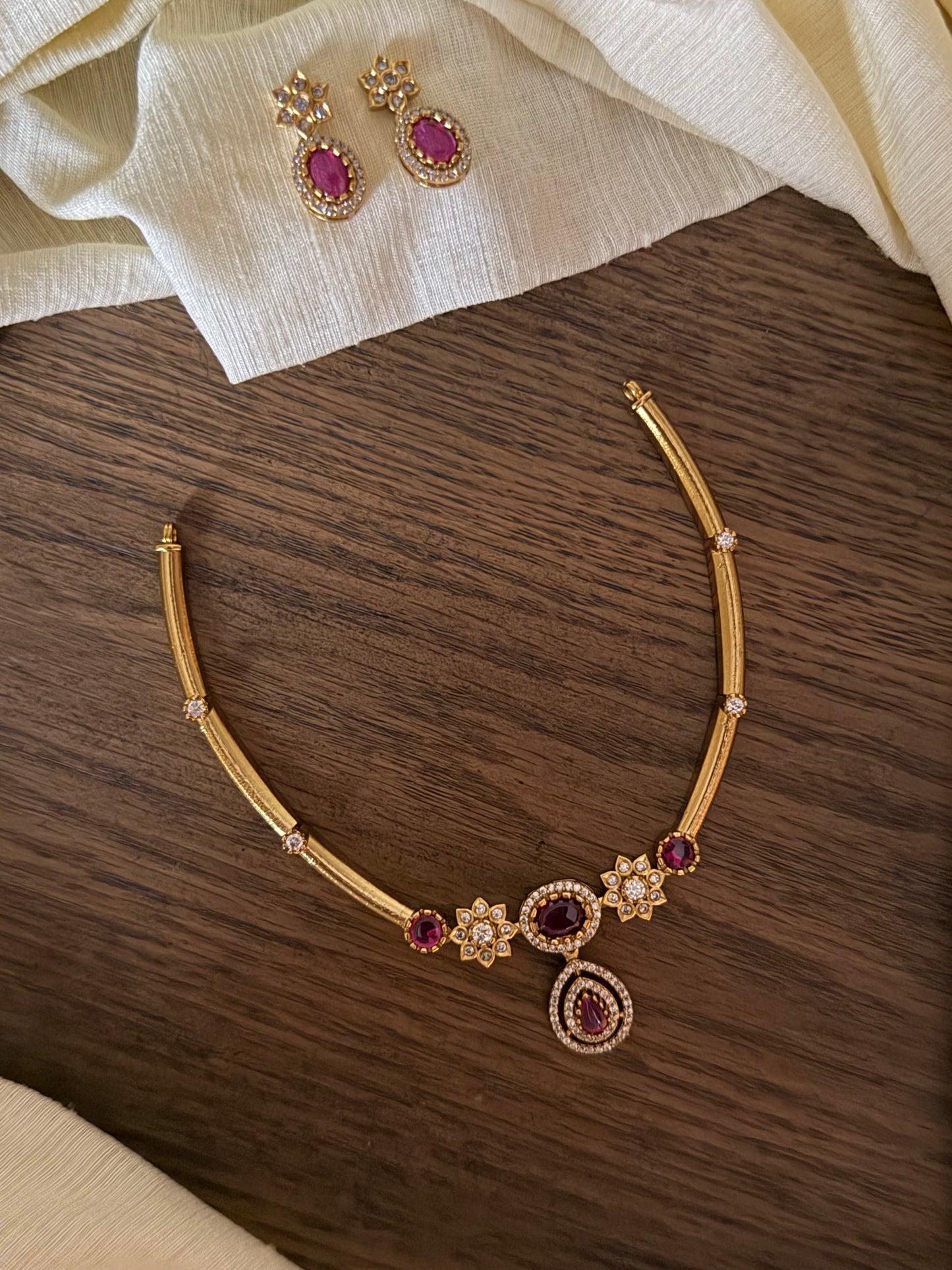 Delicate Gold Finish Floral Kanti Choker Set with Teardrop Pendant