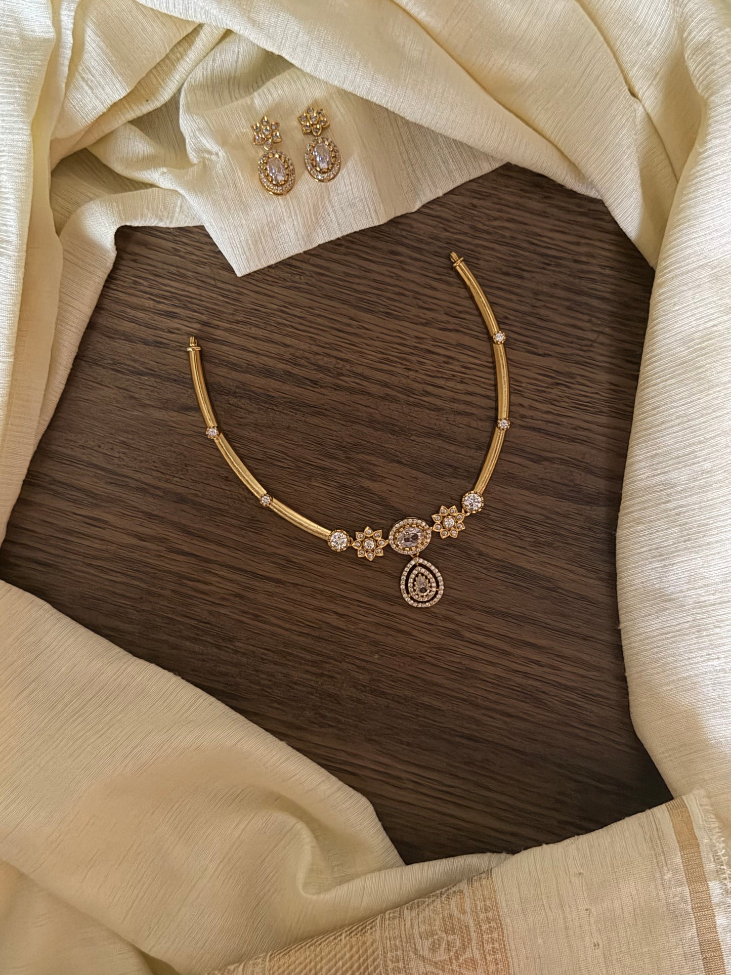 Delicate Gold Finish Floral Kanti Choker Set with Teardrop Pendant