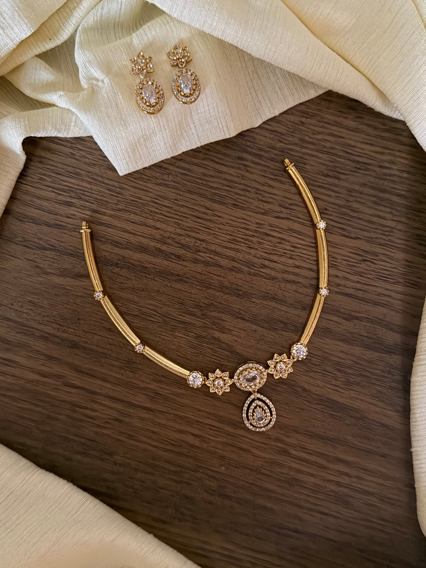 Delicate Gold Finish Floral Kanti Choker Set with Teardrop Pendant