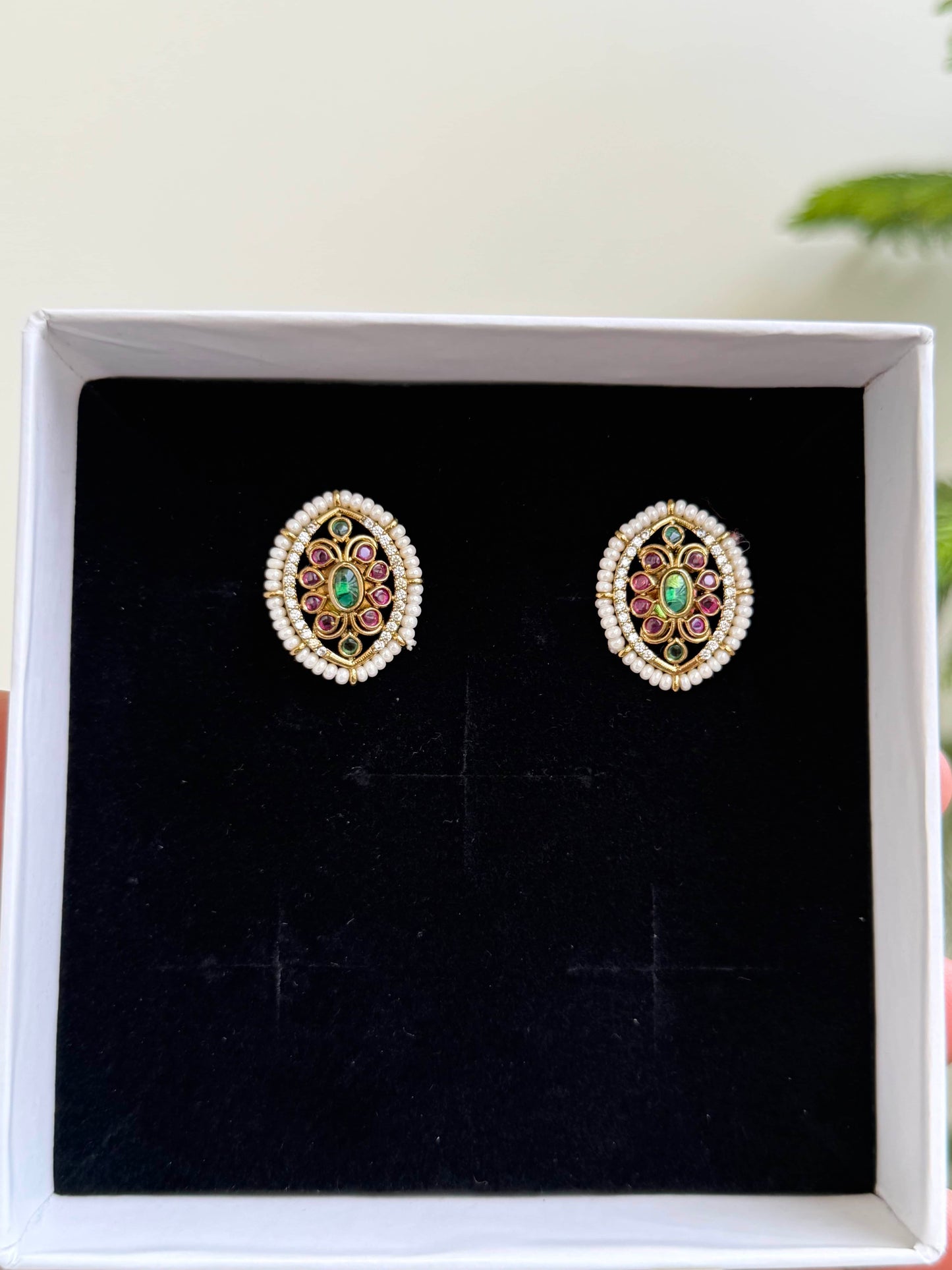 Elegant Oval Kemp Studs