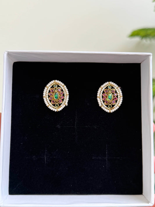 Elegant Oval Kemp Studs