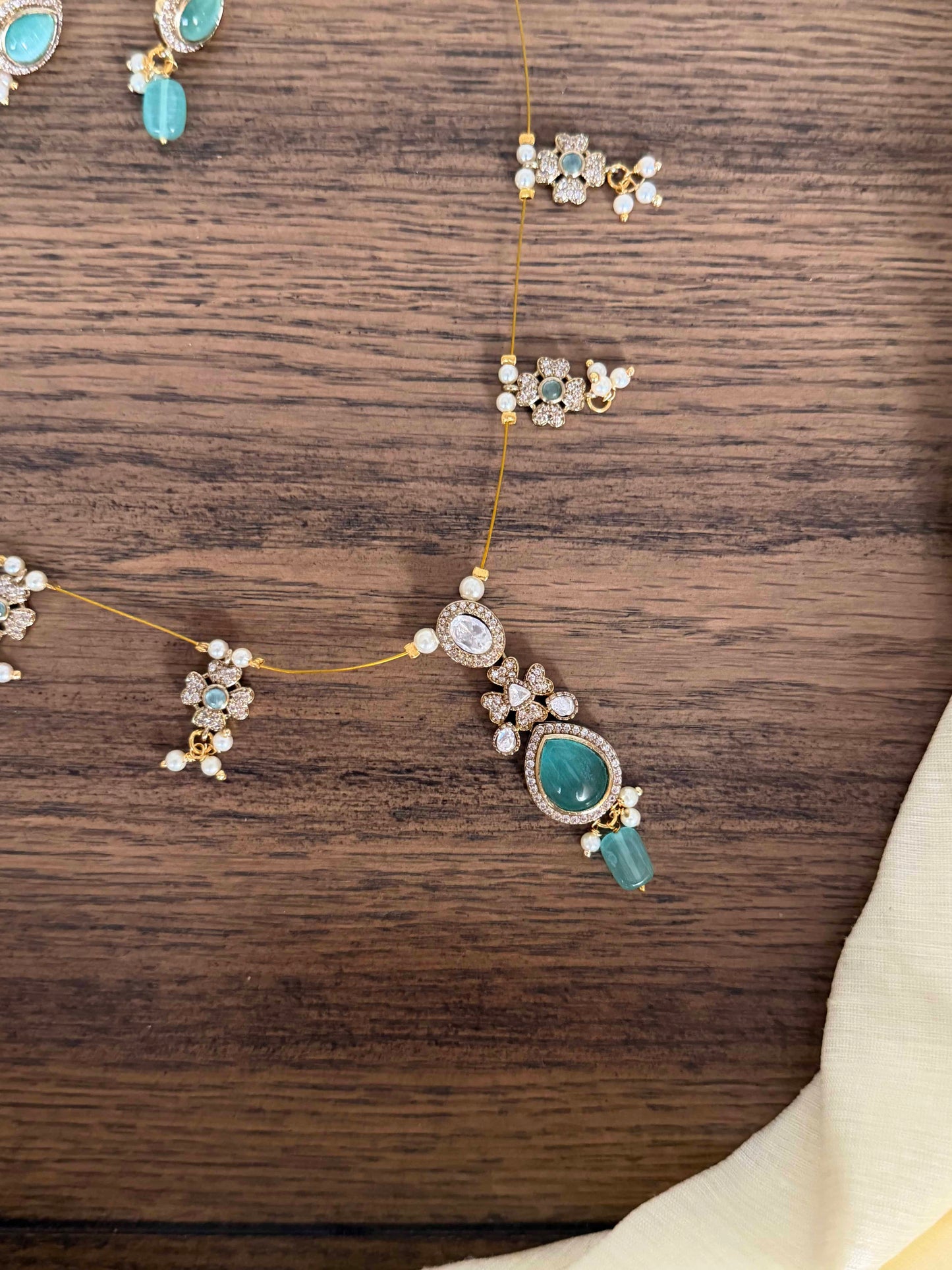 Foil back Kundan Invisible Chain