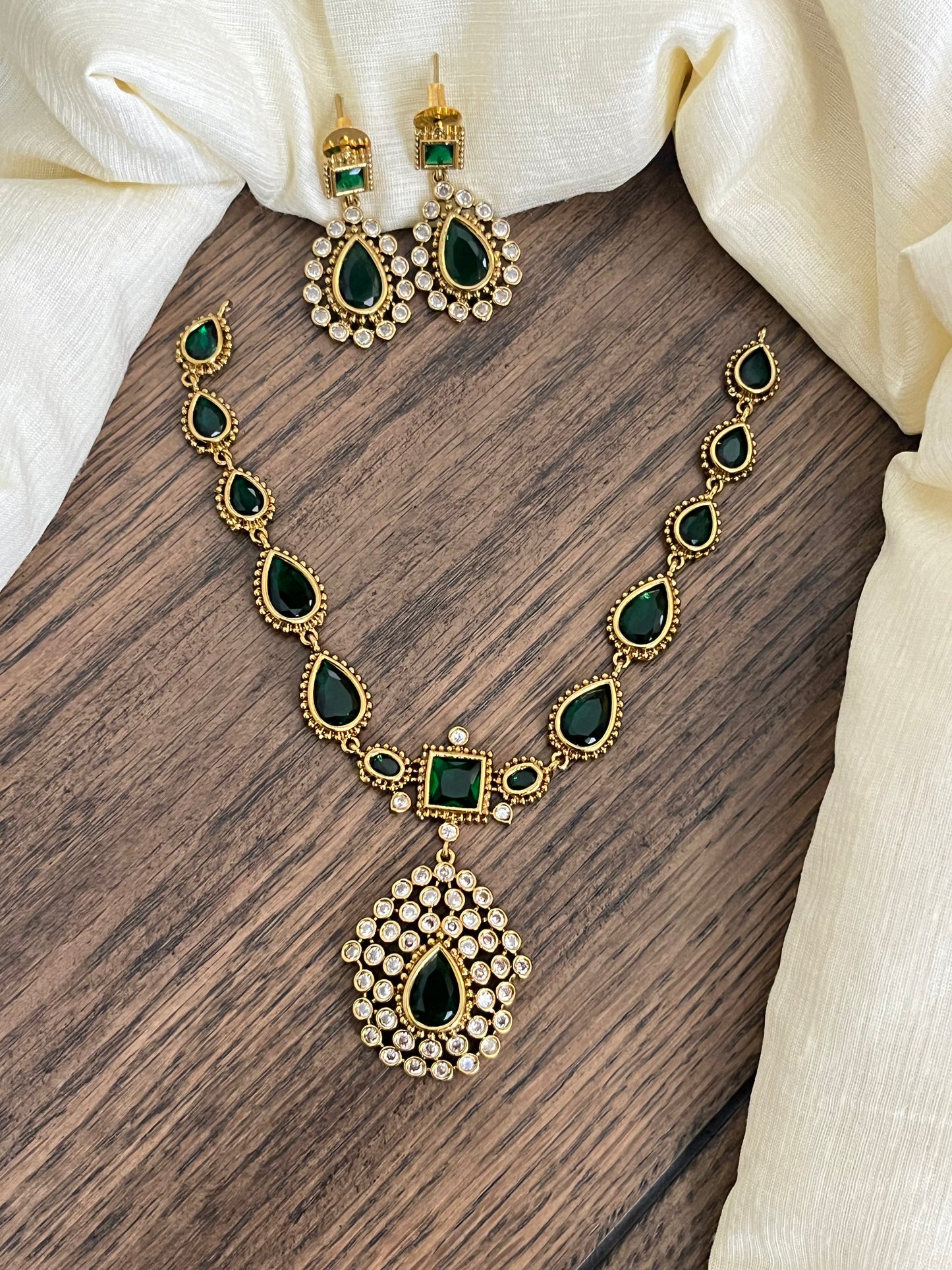 Jyothika Inspired Emerald Green Necklace – Elegant Short Set for Sarees – Budget Wedding Look