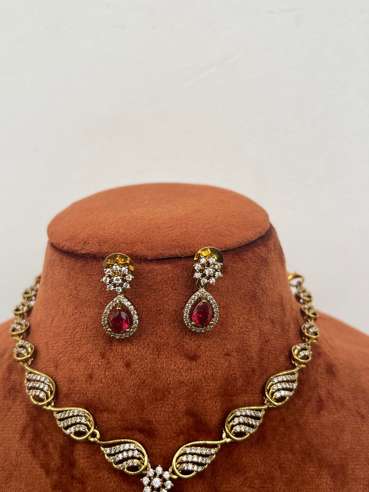 Sleek AD Necklace with Red Center – Modern Wedding Guest Set with Earrings