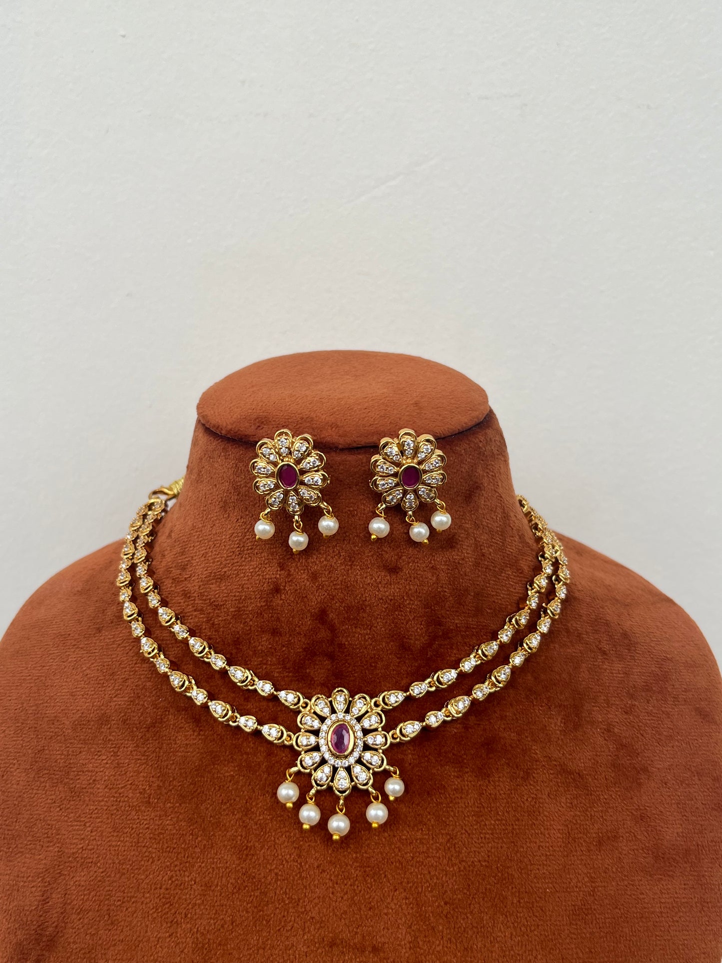 Double Layer Traditional Necklace – Floral Pendant – Ruby / Green – With Earrings