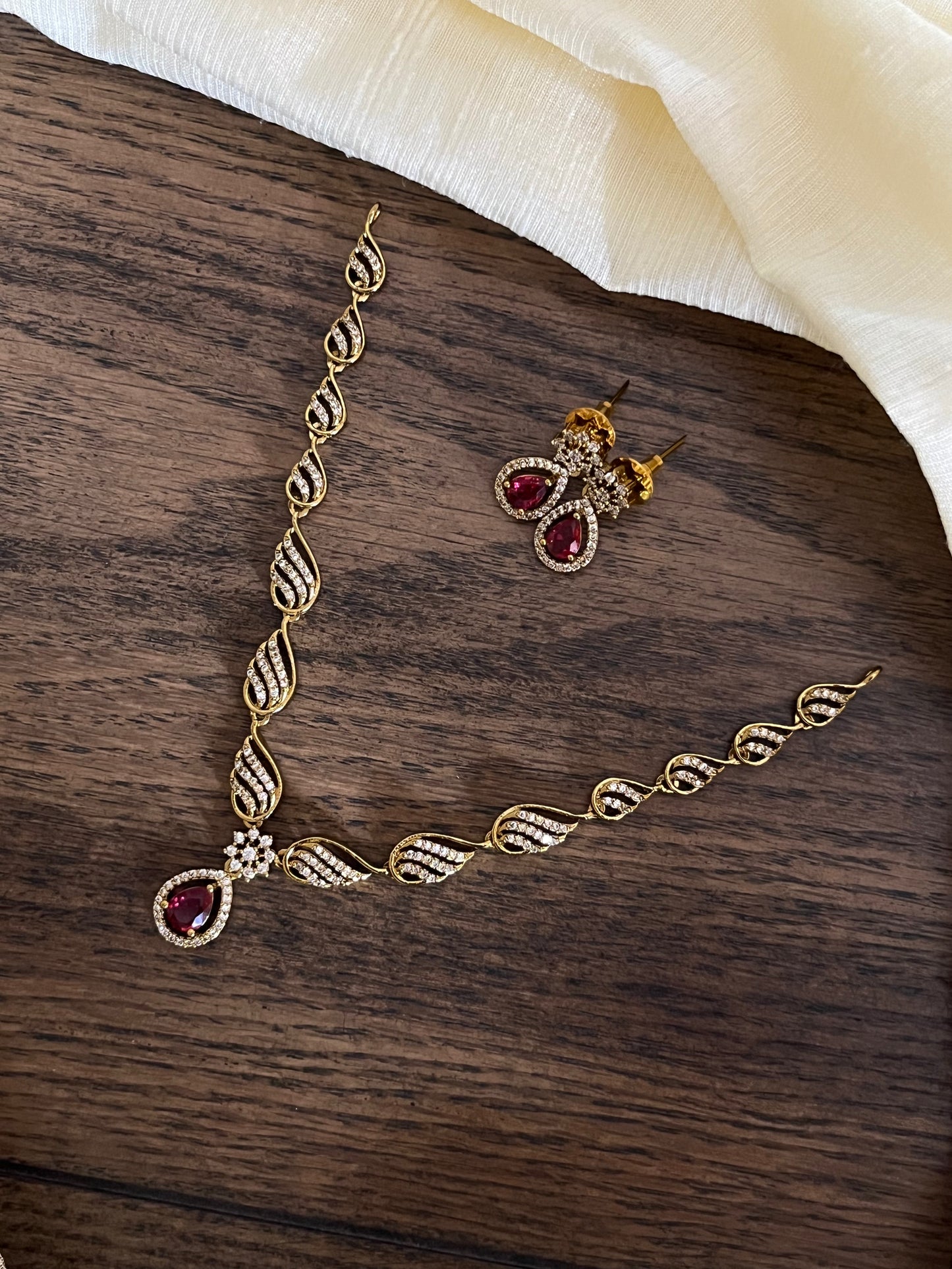 Sleek AD Necklace with Red Center – Modern Wedding Guest Set with Earrings