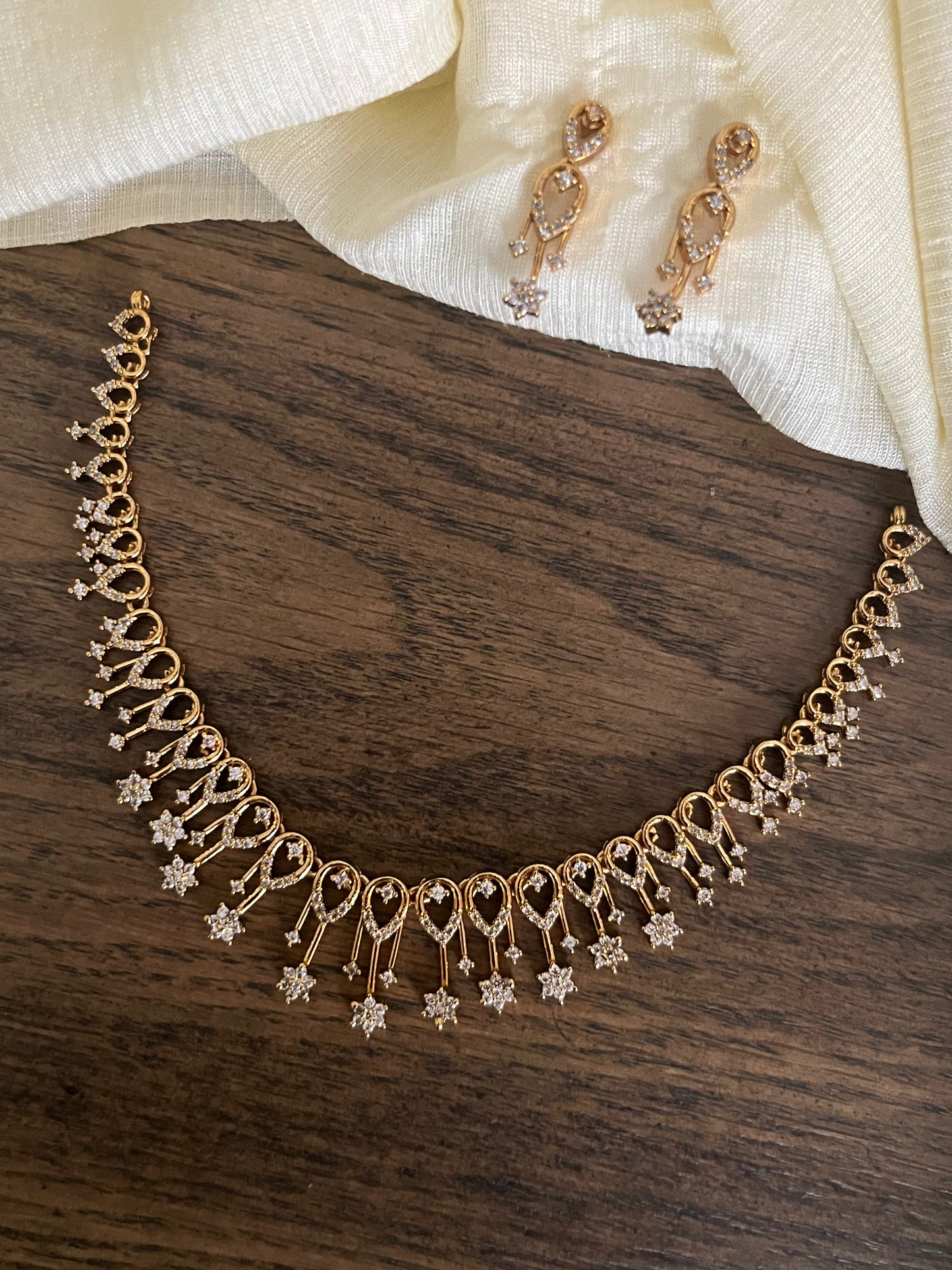 Diamond Look Statement Necklace – Modern, Lightweight & Party Ready