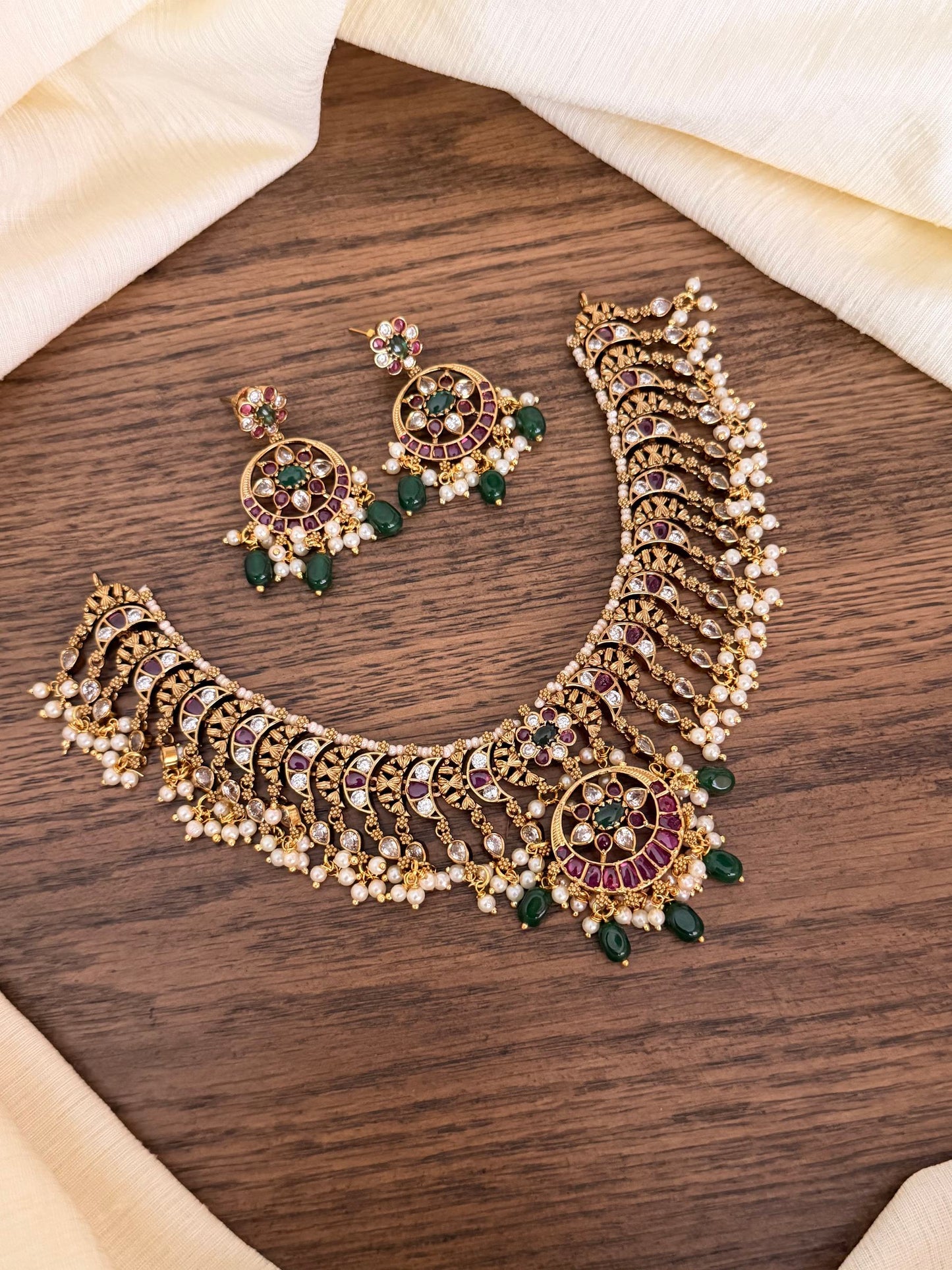 Chandbali Cluster Choker Set