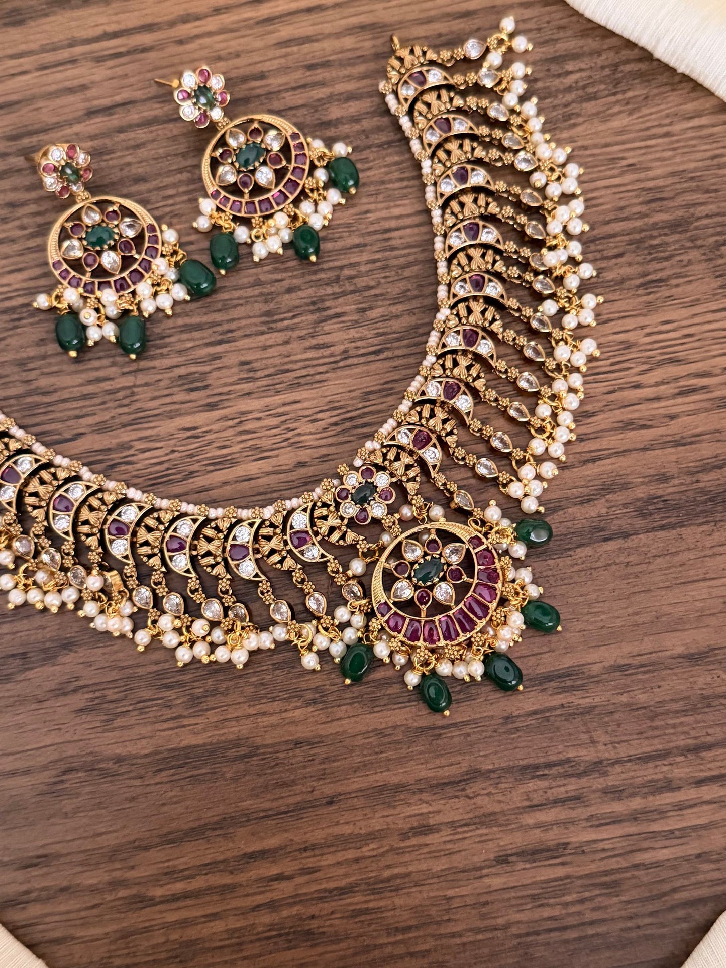 Chandbali Cluster Choker Set