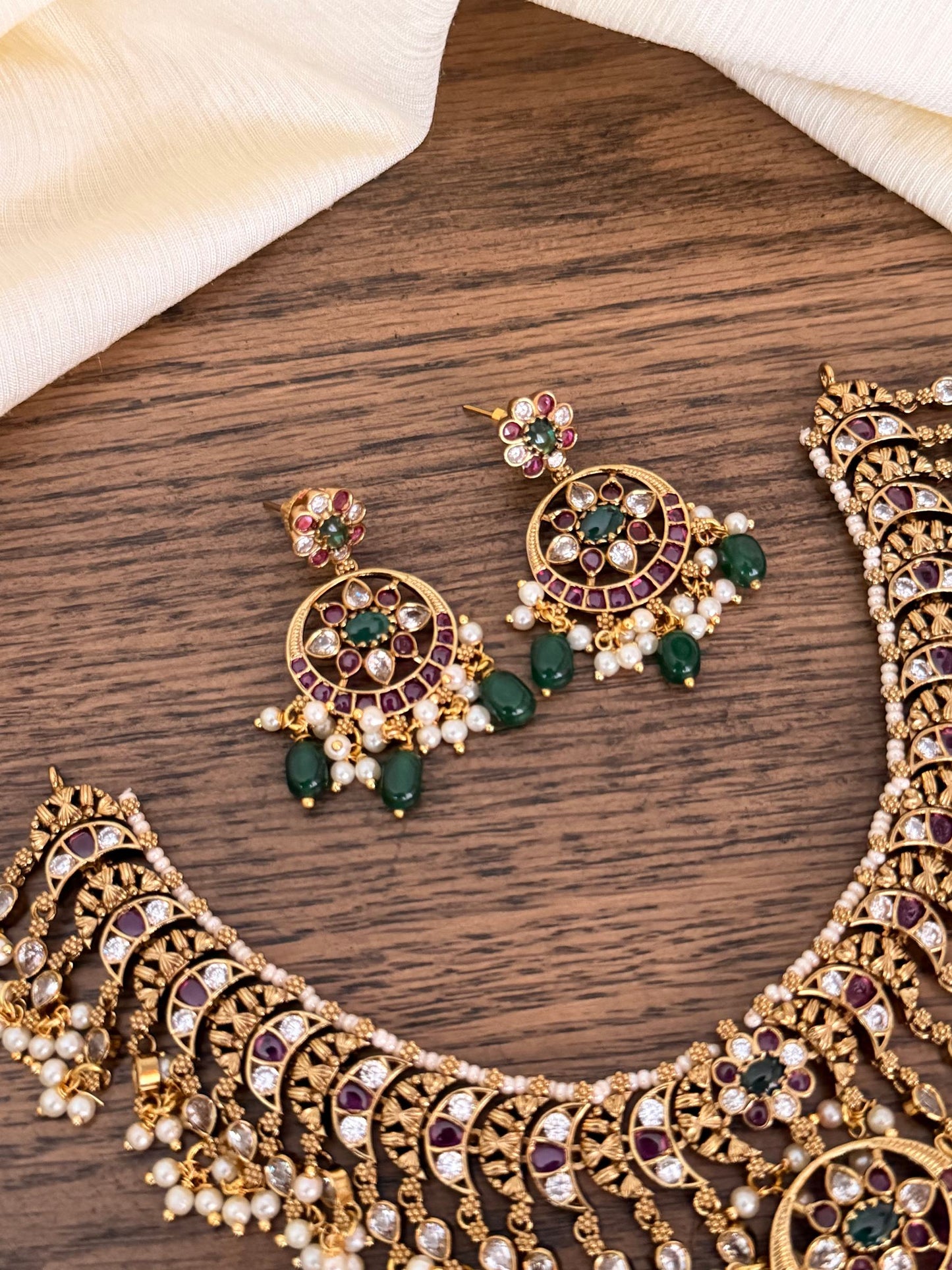 Chandbali Cluster Choker Set