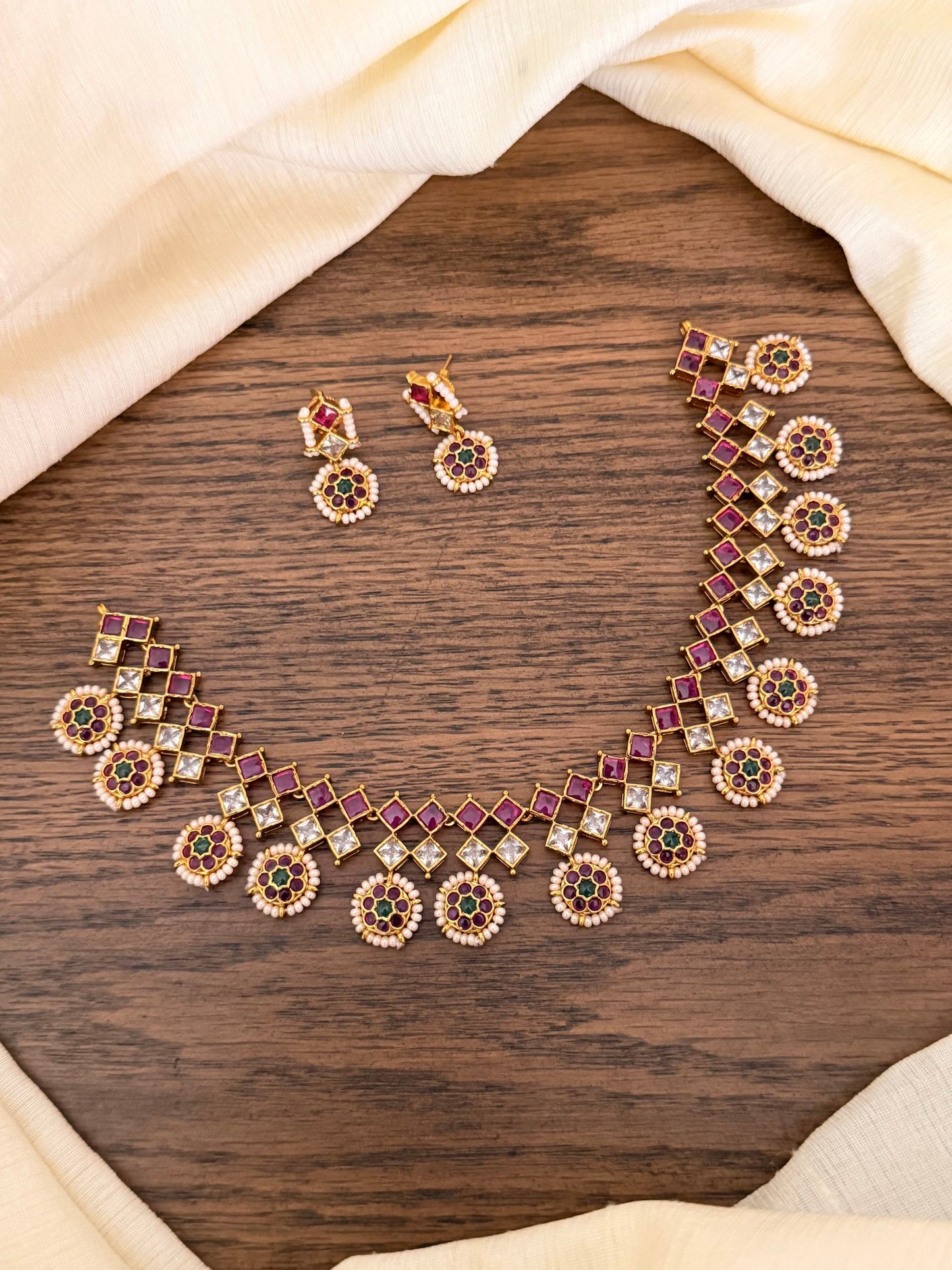 Contemporary Kemp Choker Set