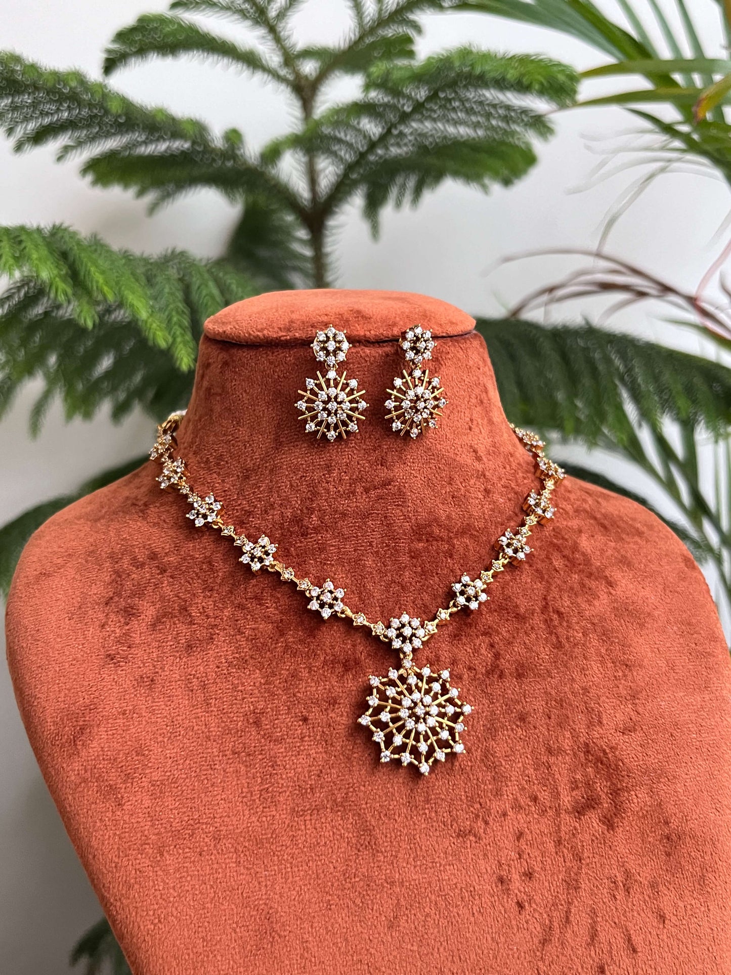 Diamond look-alike necklace set