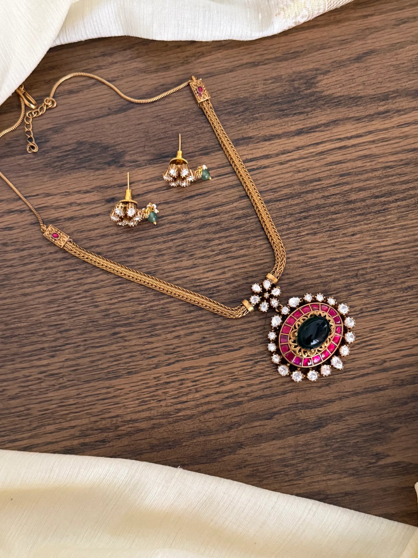 Emerald Jadau Kundan Oval Pendant Necklace Set
