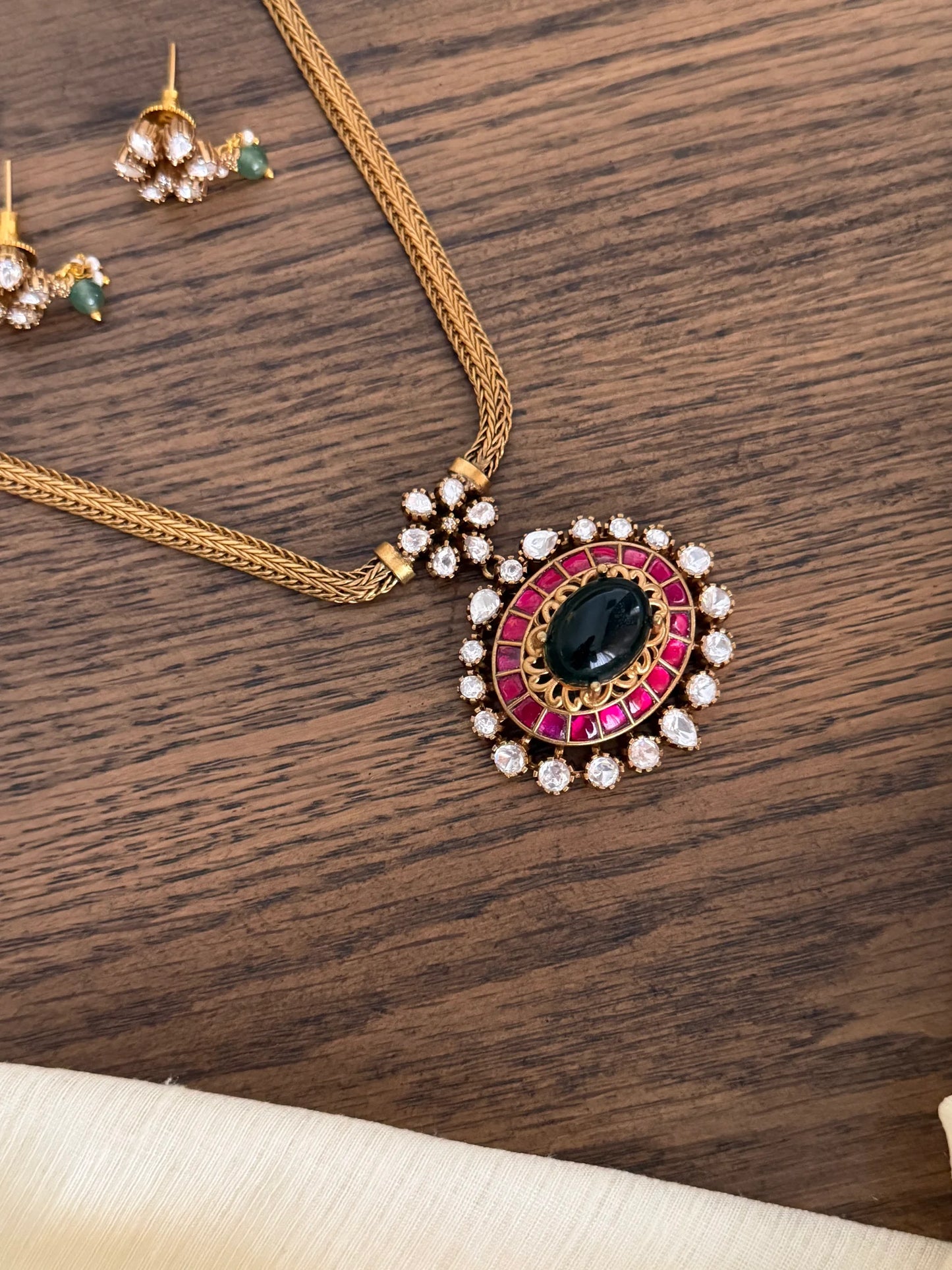 Emerald Jadau Kundan Oval Pendant Necklace Set