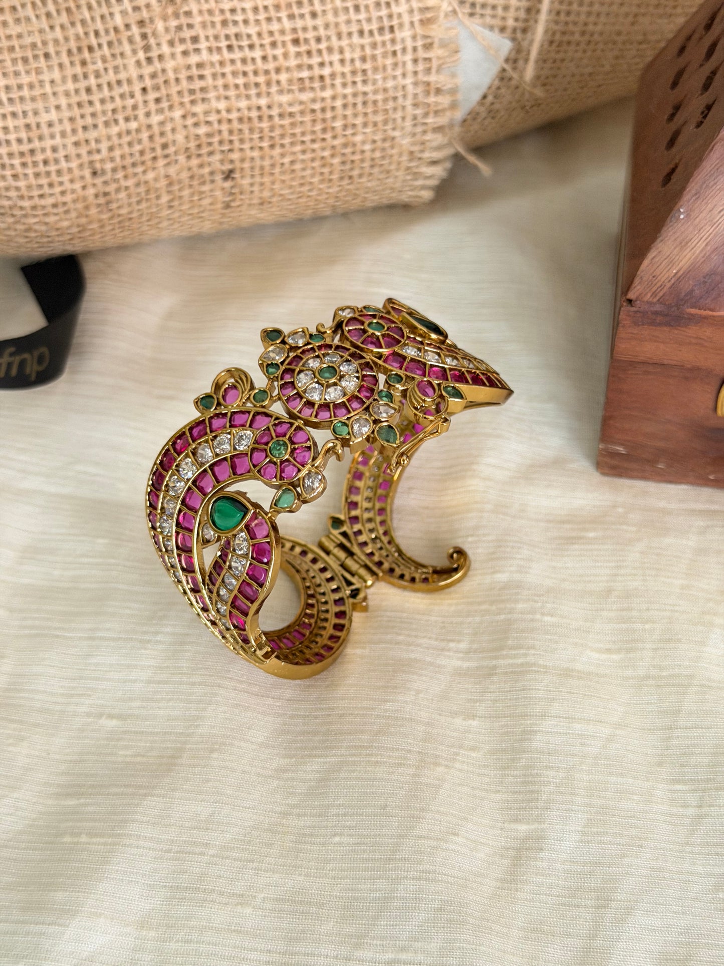 Grand Kemp Stone Kada Bangle