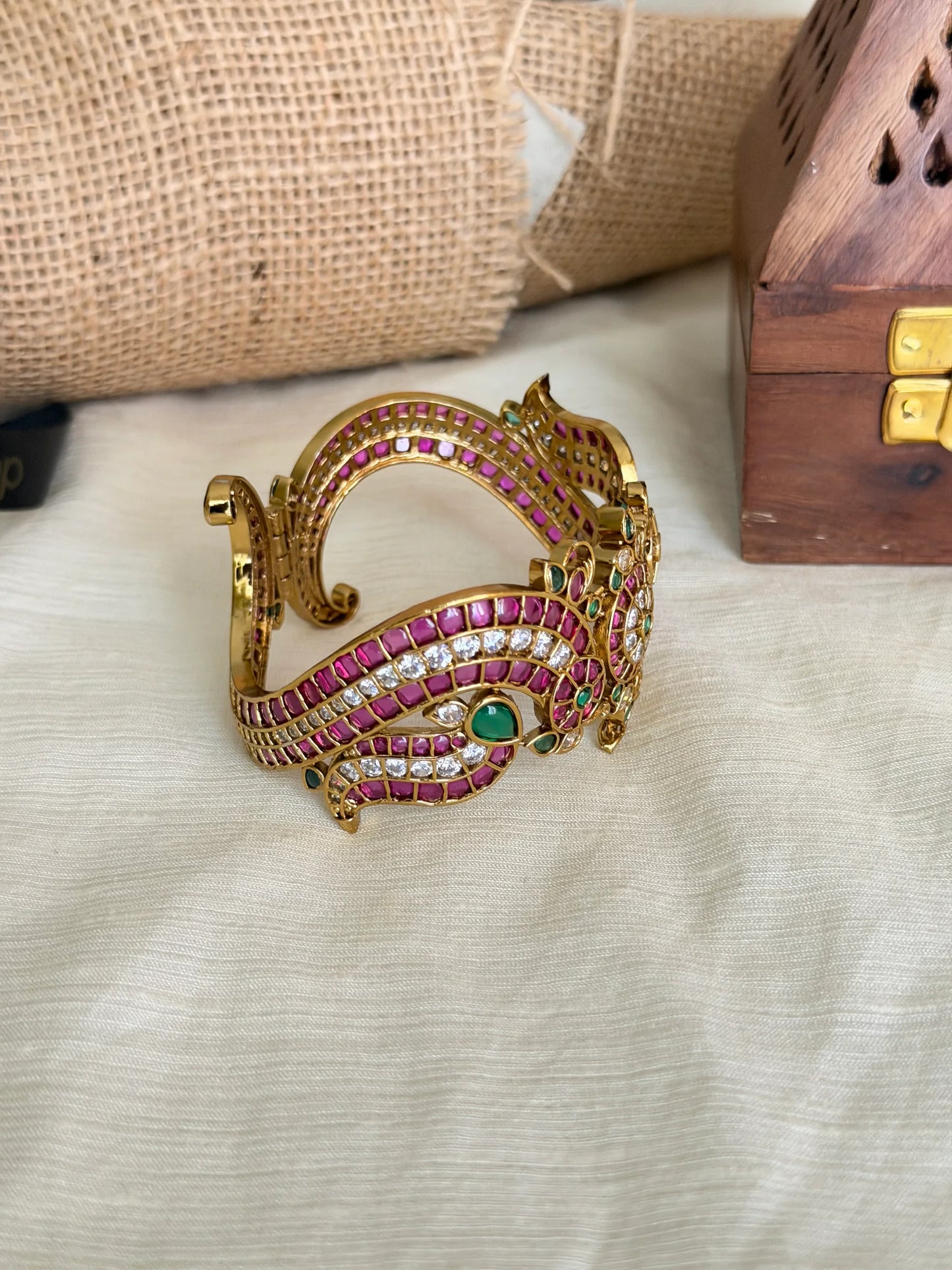 Grand Kemp Stone Kada Bangle