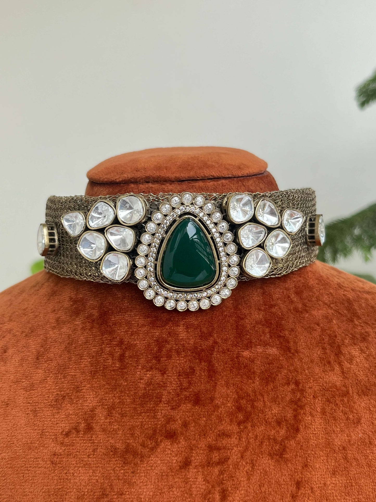 Foil-Back Kundan Choker with Green Stone & Matching Earrings