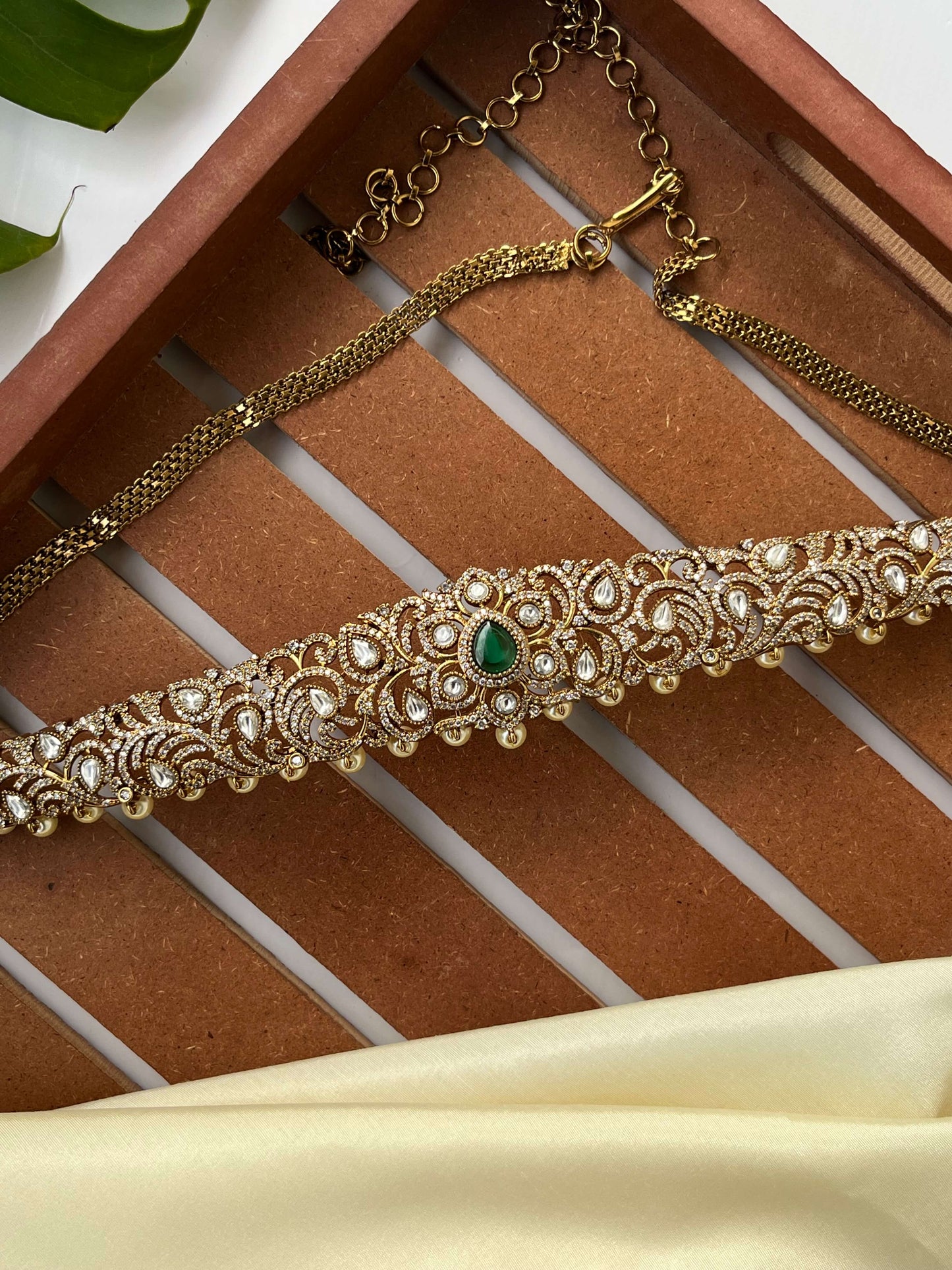 Emerald Green Victorian Kundan Hipbelt – Non-Idol, Fully Studded Waist Accessory