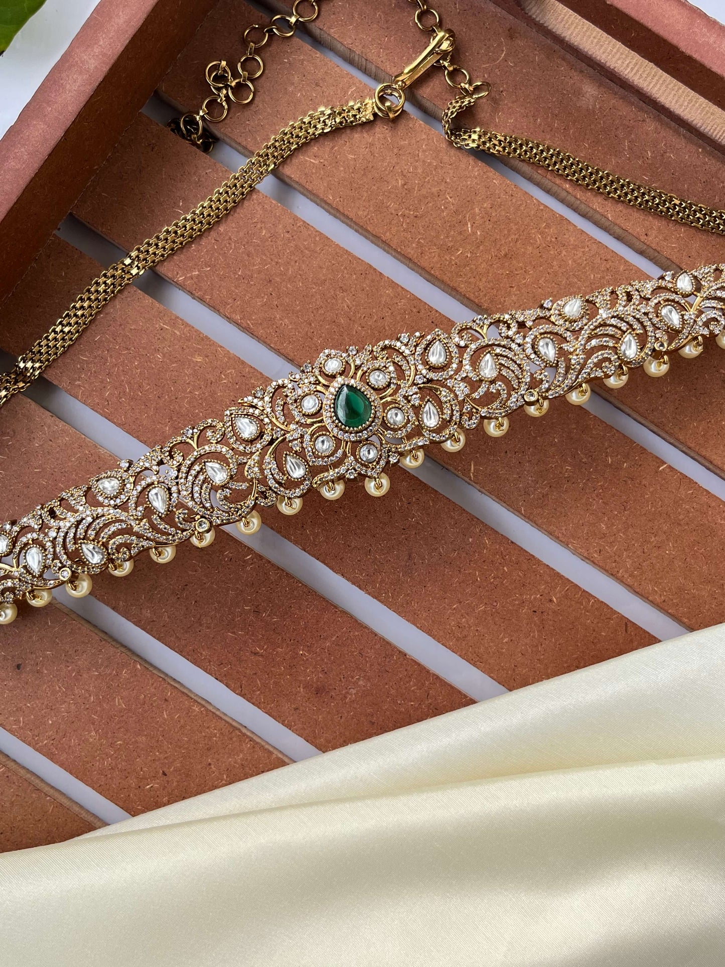Emerald Green Victorian Kundan Hipbelt – Non-Idol, Fully Studded Waist Accessory