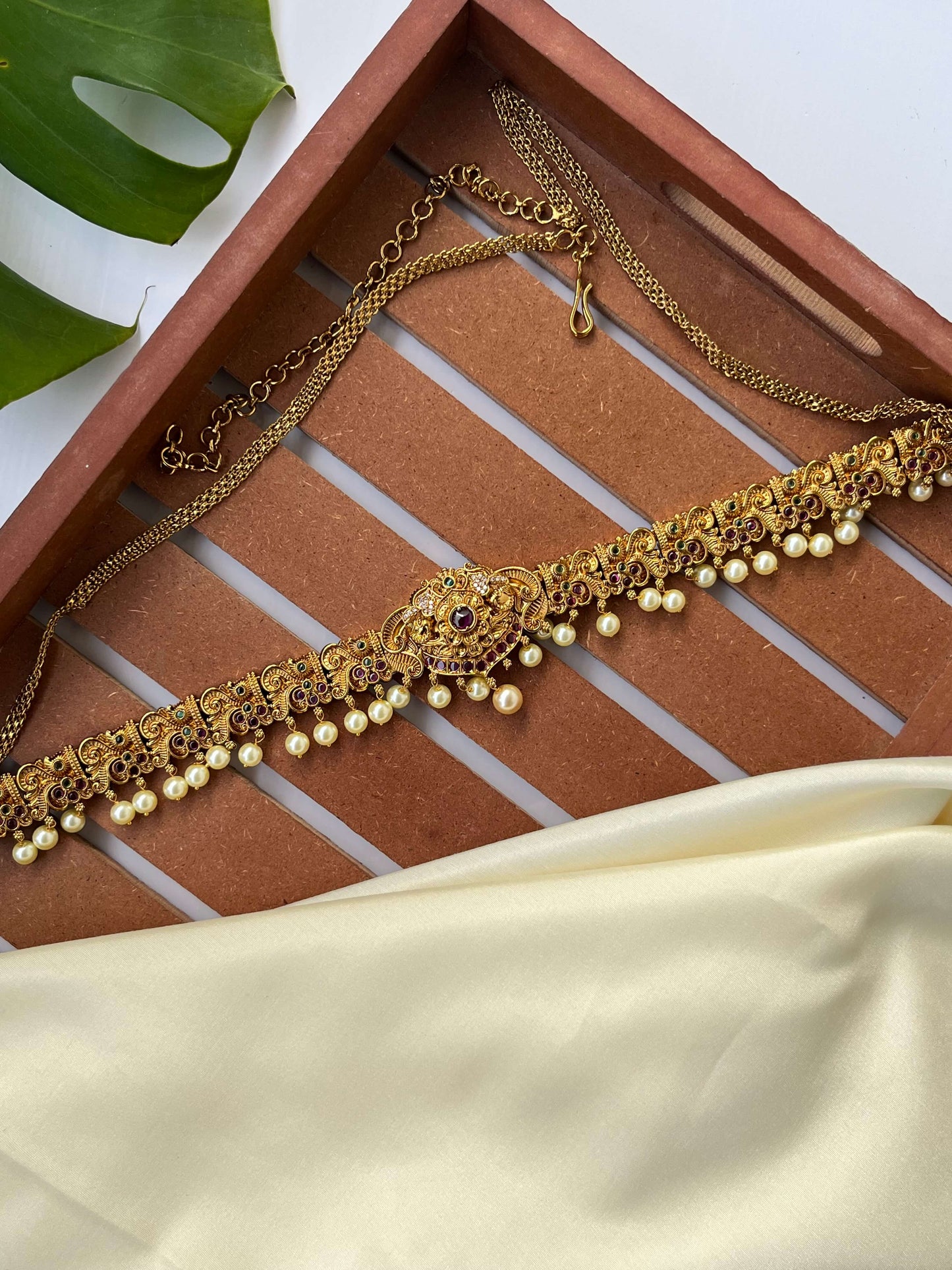 Kemp Stone Hipbelt with Flower Motif – Nakshi Polish & Hanging Pearls