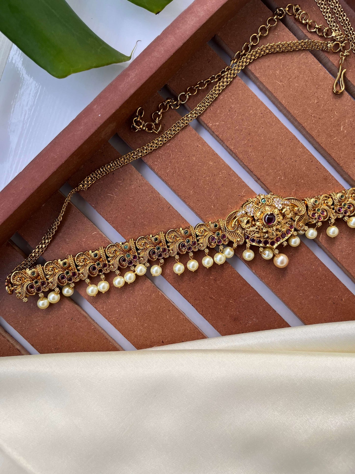 Kemp Stone Hipbelt with Flower Motif – Nakshi Polish & Hanging Pearls