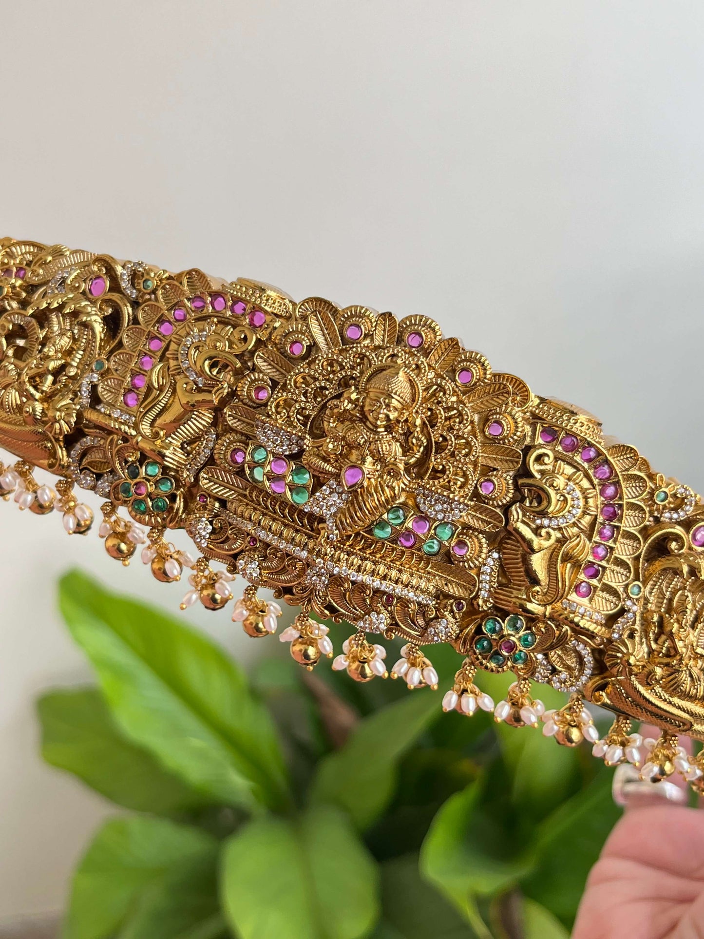 Kemp Stone Lakshmi Devi Heavy Bridal Vaddanam – Vishnu & Lakshmi Idol Detailing