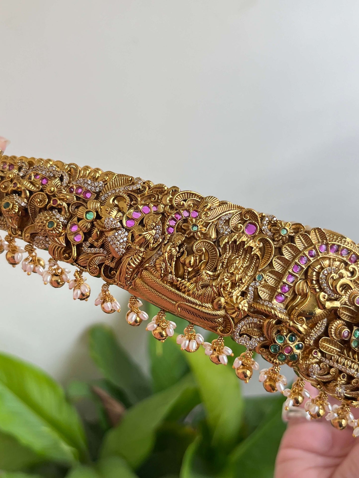 Kemp Stone Lakshmi Devi Heavy Bridal Vaddanam – Vishnu & Lakshmi Idol Detailing
