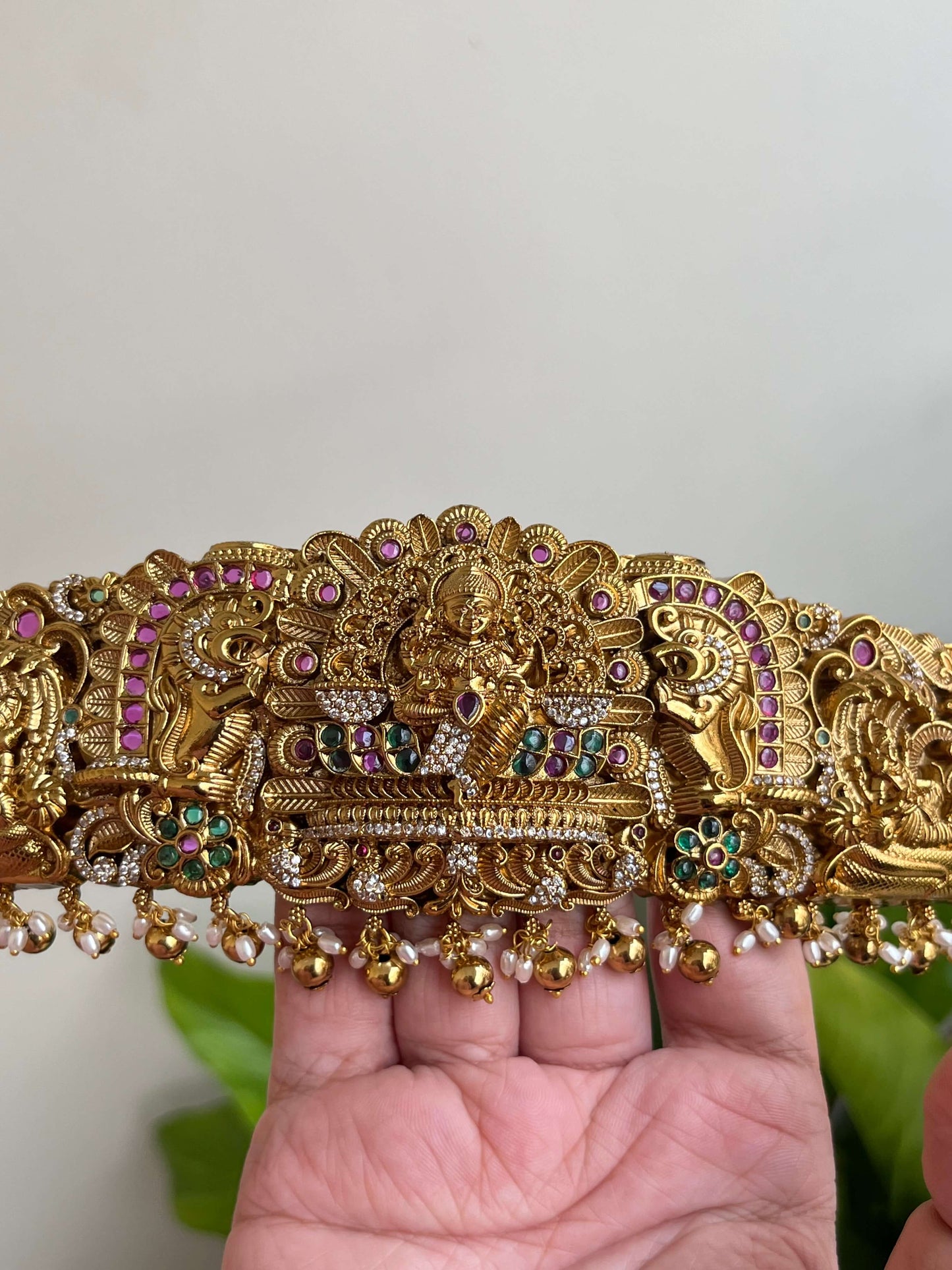 Kemp Stone Lakshmi Devi Heavy Bridal Vaddanam – Vishnu & Lakshmi Idol Detailing