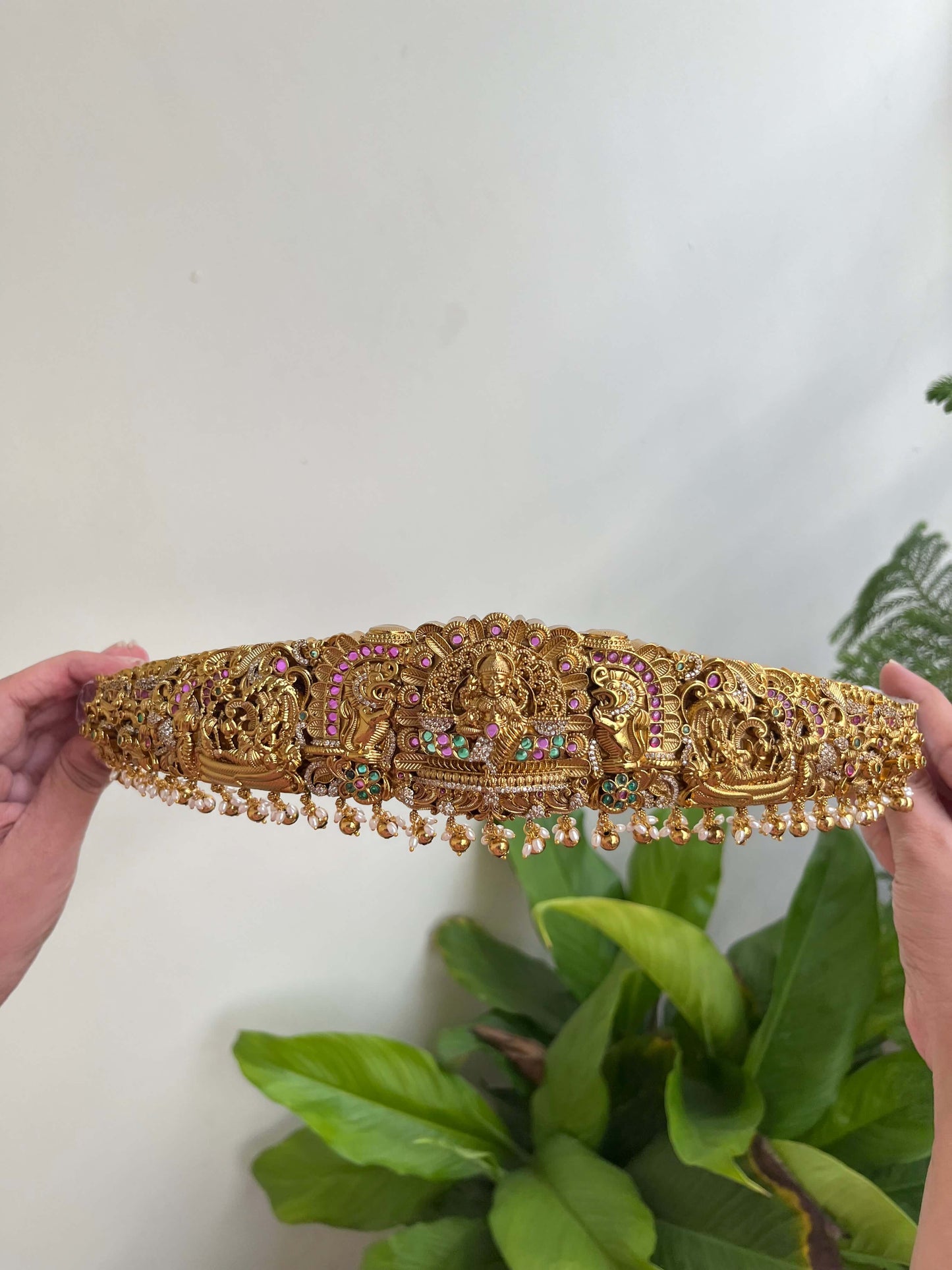 Kemp Stone Lakshmi Devi Heavy Bridal Vaddanam – Vishnu & Lakshmi Idol Detailing