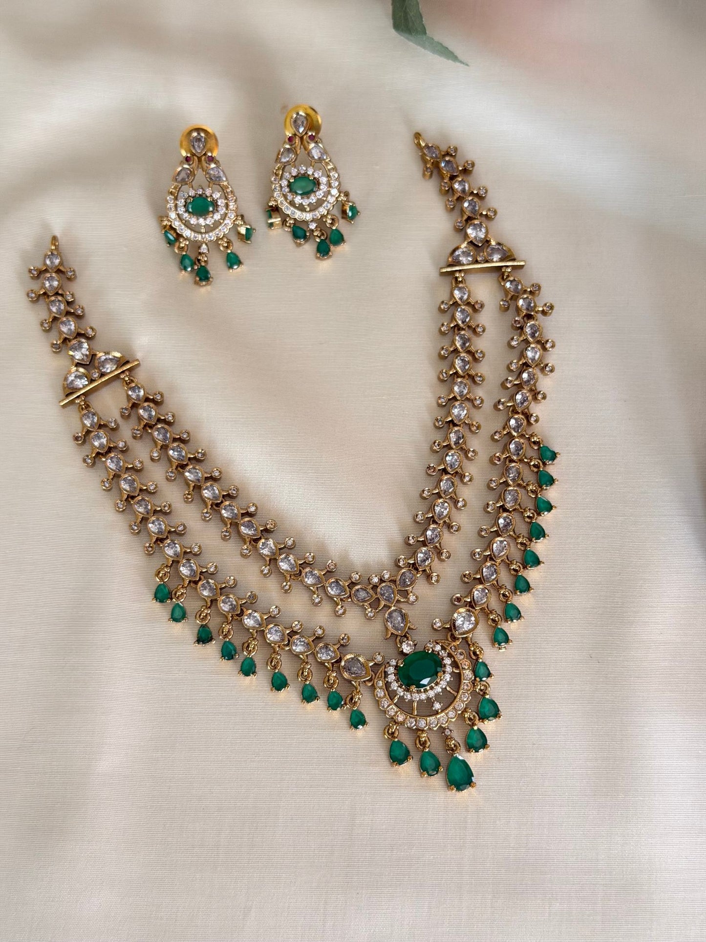 Emerald Round Motif Necklace Set