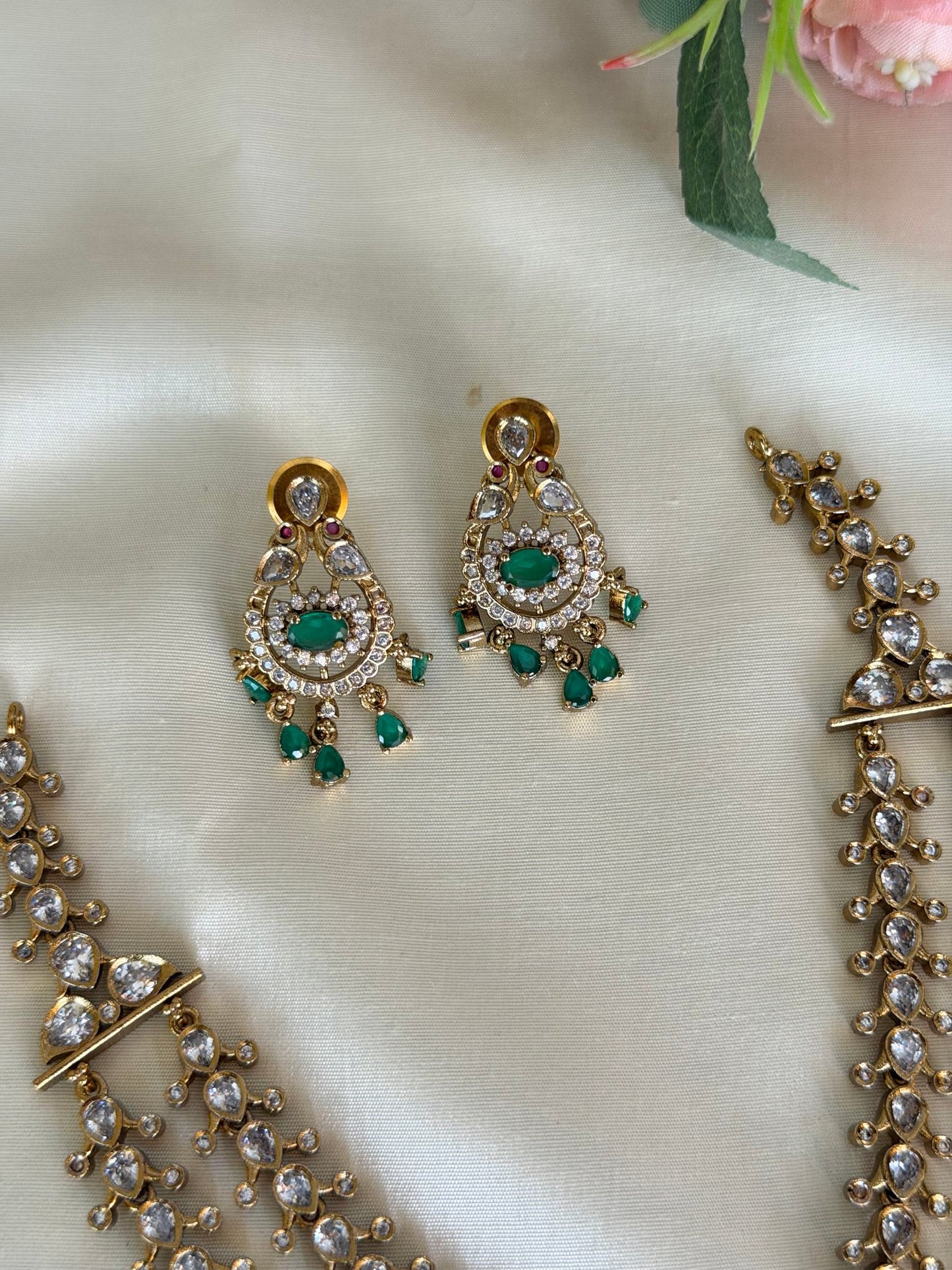 Emerald Round Motif Necklace Set