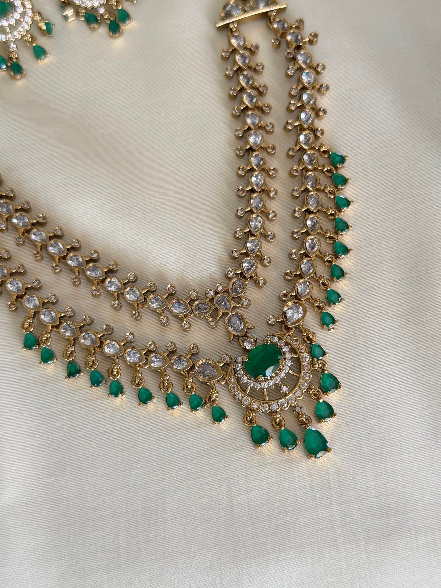 Emerald Round Motif Necklace Set