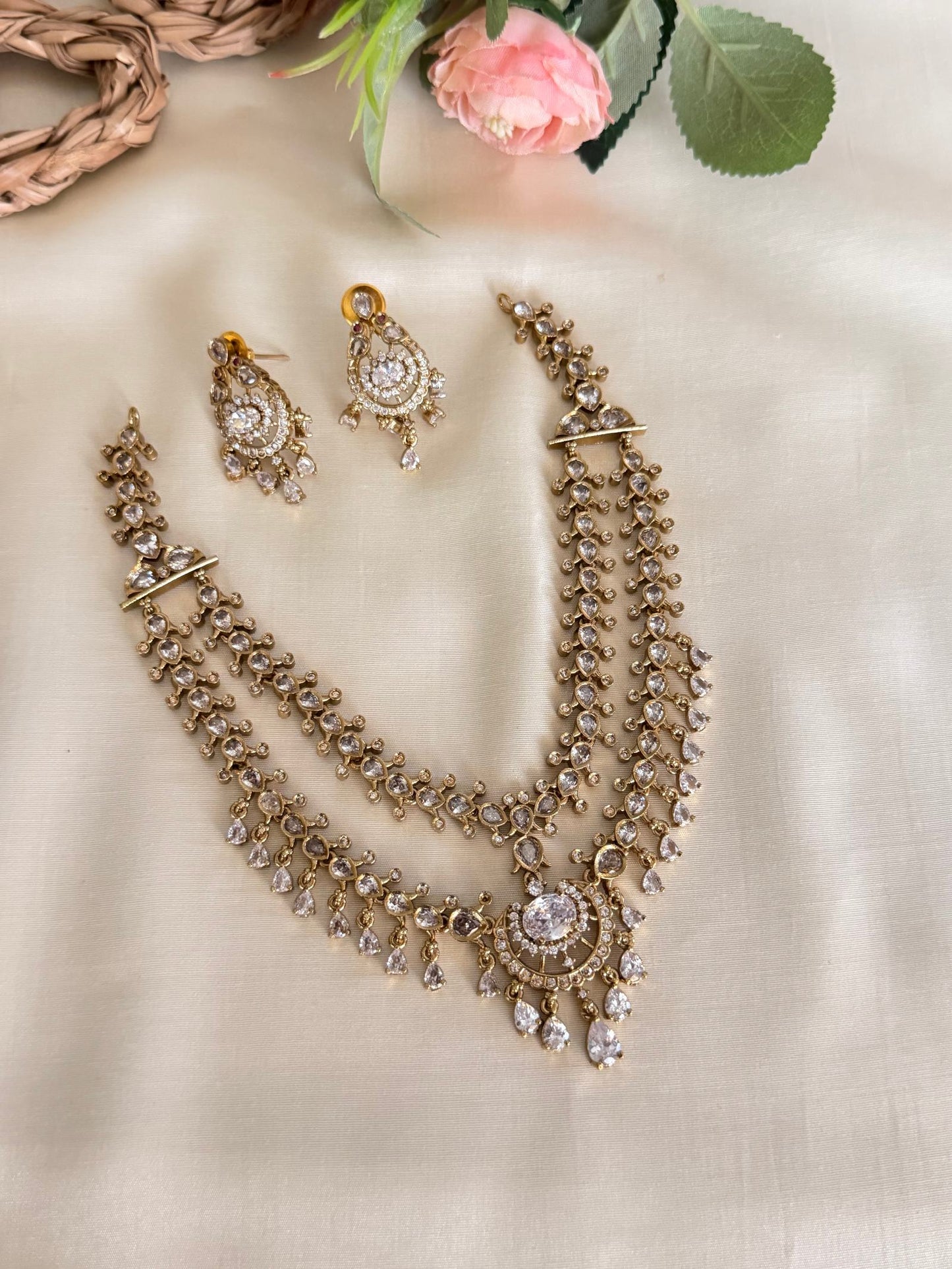 Emerald Round Motif Necklace Set