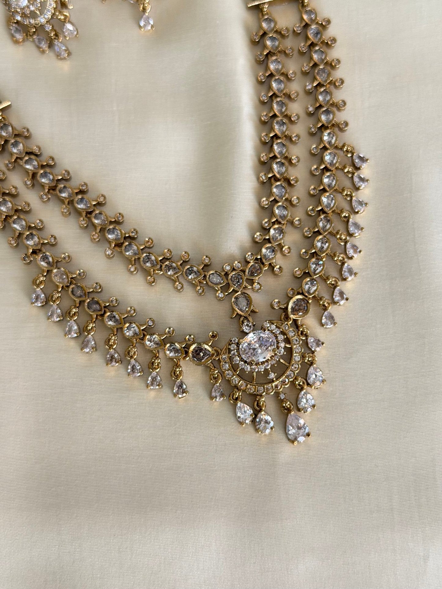 Emerald Round Motif Necklace Set