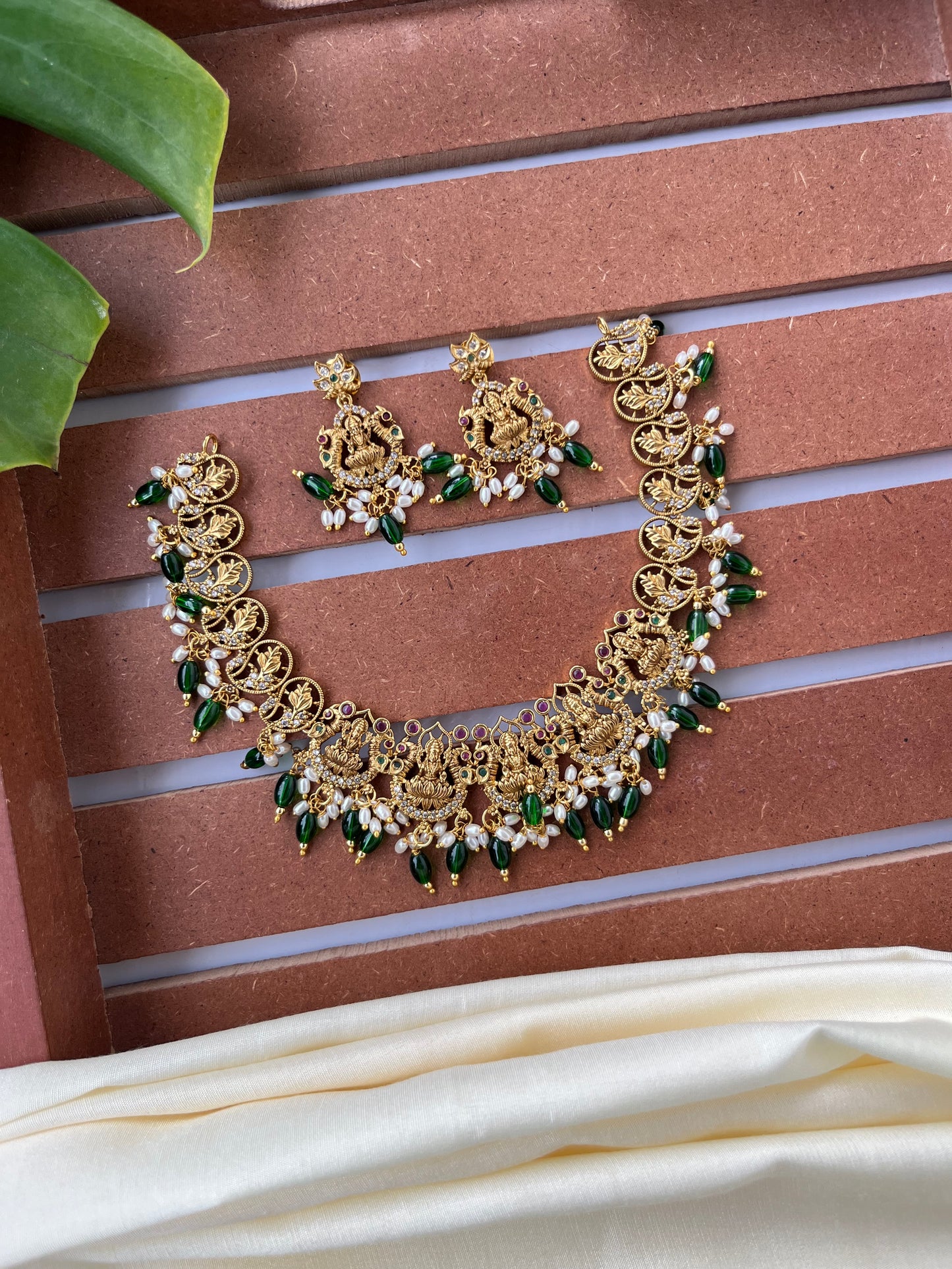 Lakshmi Devi Mango Leaf Nakshi Necklace Set – Budgeted Luxury for Sarees & Weddings