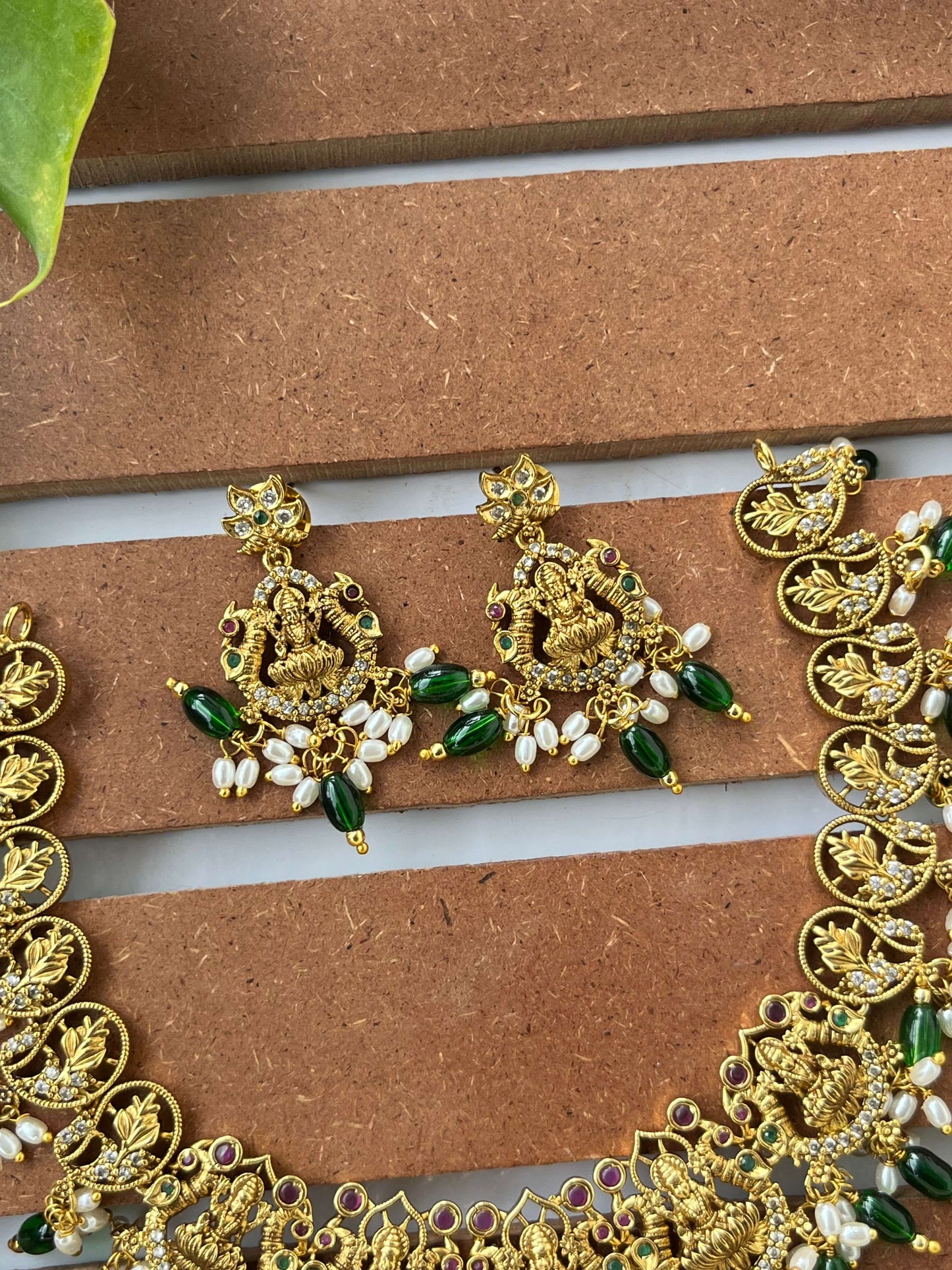 Lakshmi Devi Mango Leaf Nakshi Necklace Set – Budgeted Luxury for Sarees & Weddings
