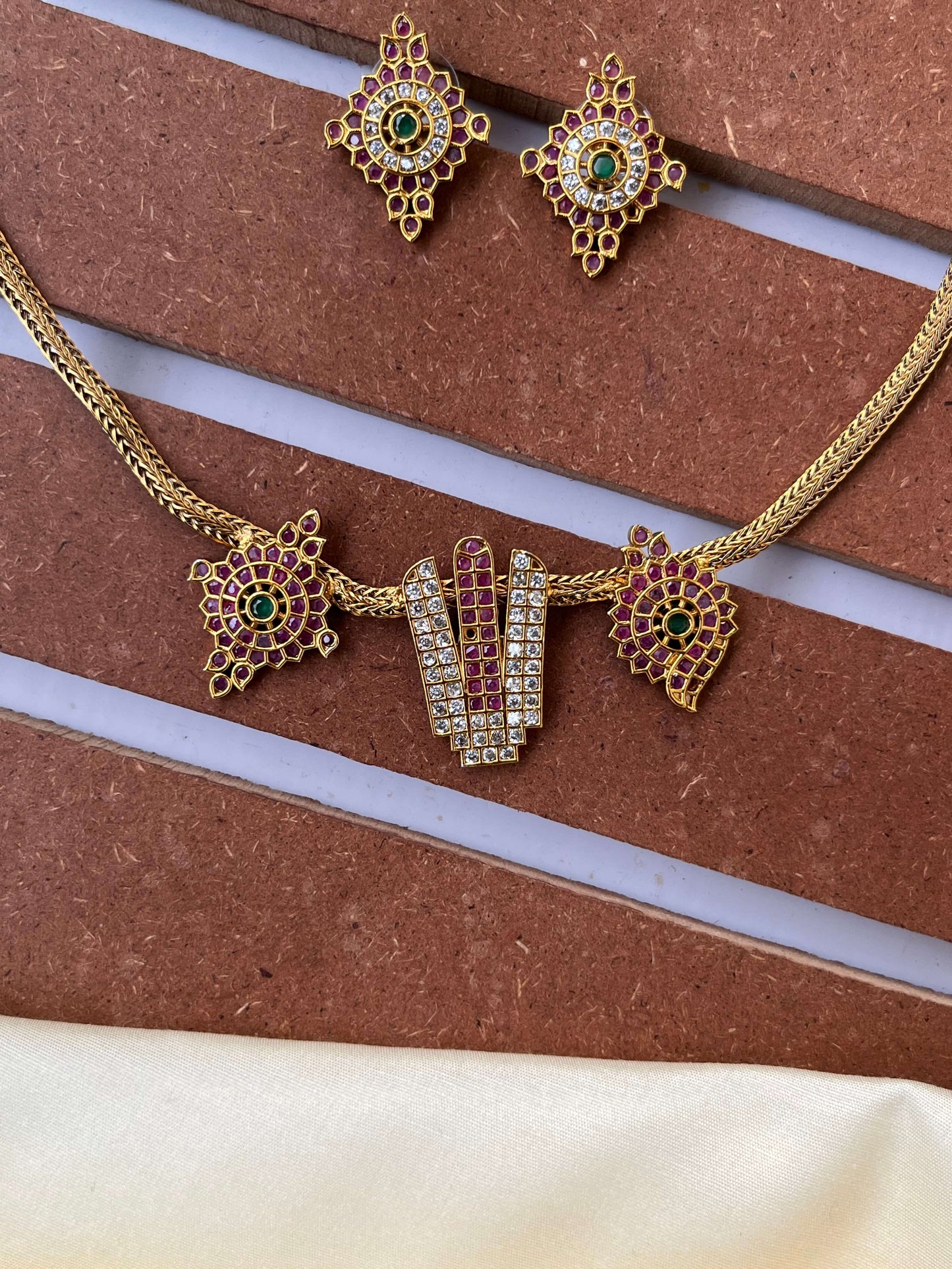 Traditional Thirunamam Pendant Necklace with Matching Studs