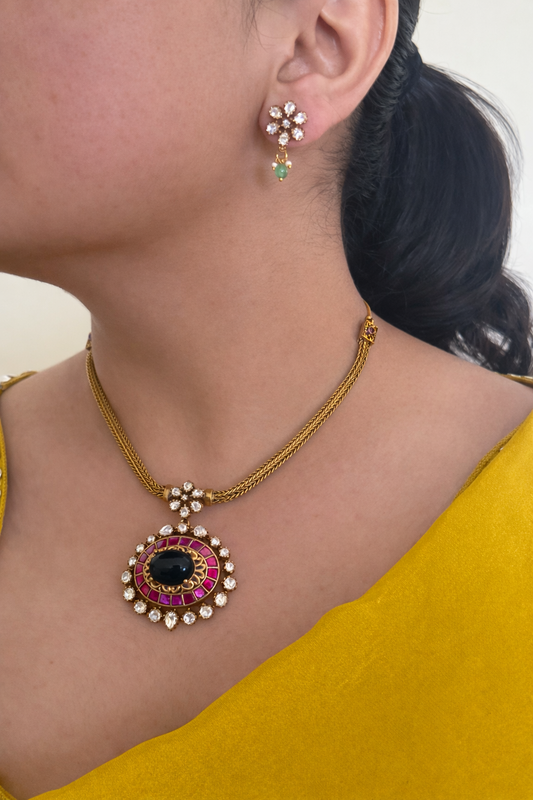 Emerald Jadau Kundan Oval Pendant Necklace Set