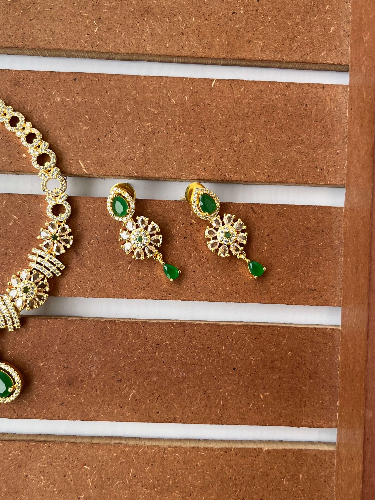 Golden Polish Floral Motif Necklace Set – Available in Purple & Emerald Green Variants