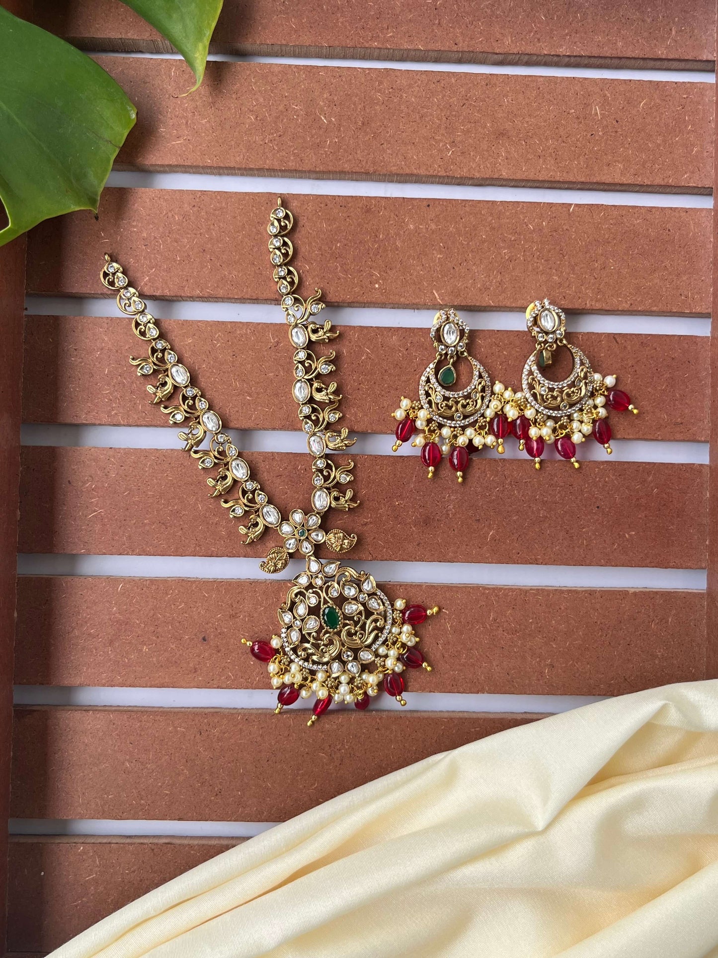 Mehendi Polish Kundan Studded Short Necklace with Chaandbali & Monalisa Beads – Green & Pink Variants