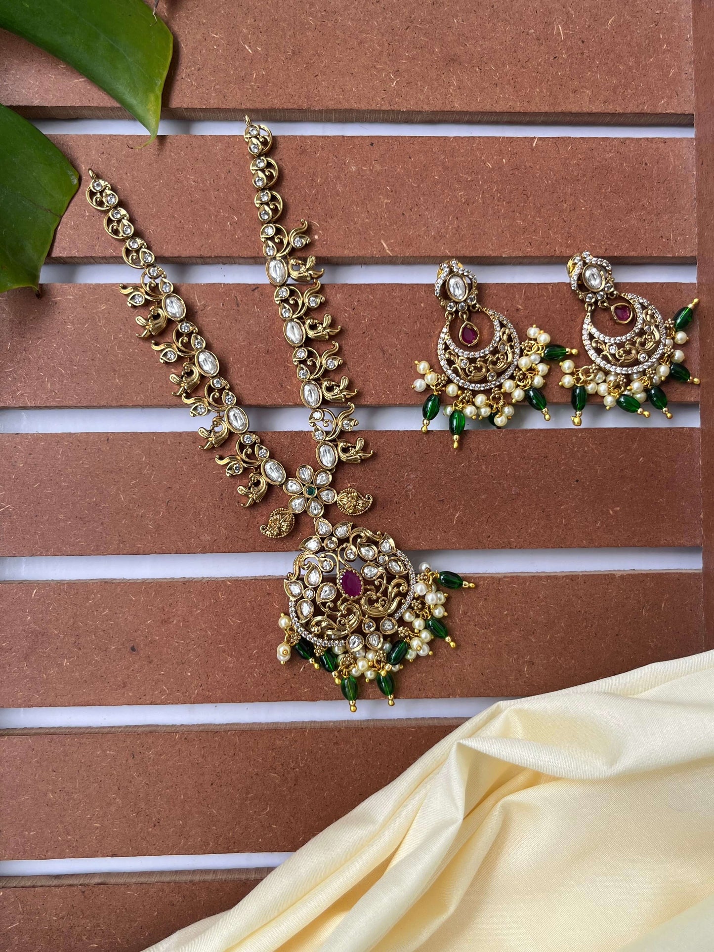 Mehendi Polish Kundan Studded Short Necklace with Chaandbali & Monalisa Beads – Green & Pink Variants