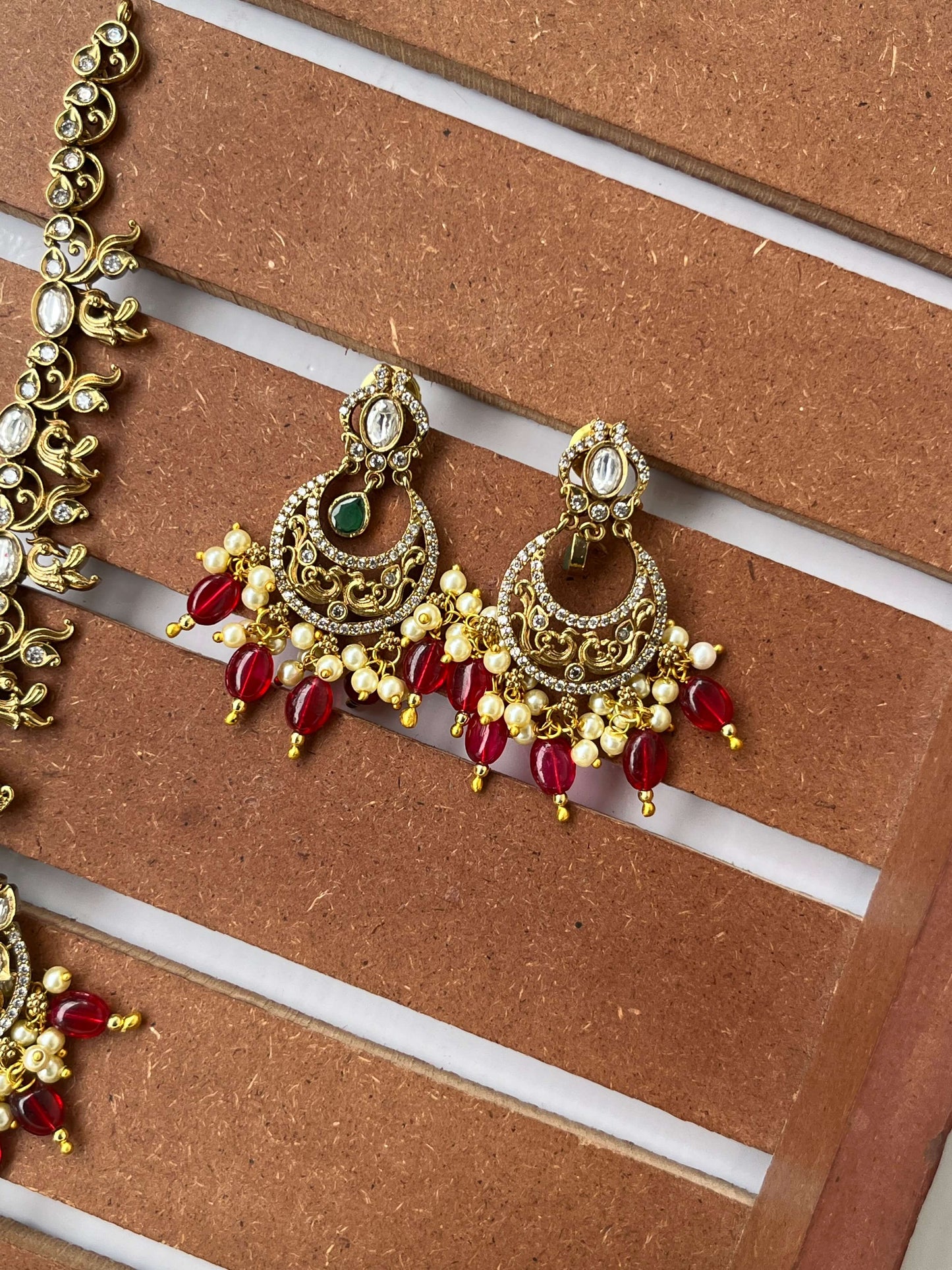 Mehendi Polish Kundan Studded Short Necklace with Chaandbali & Monalisa Beads – Green & Pink Variants