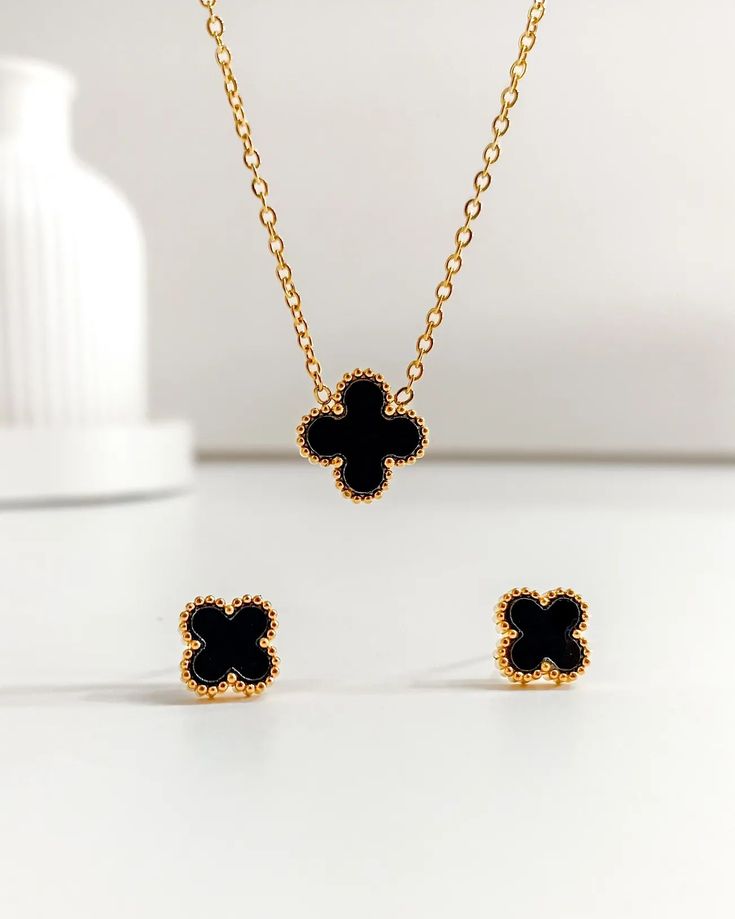 Clover Necklace Set