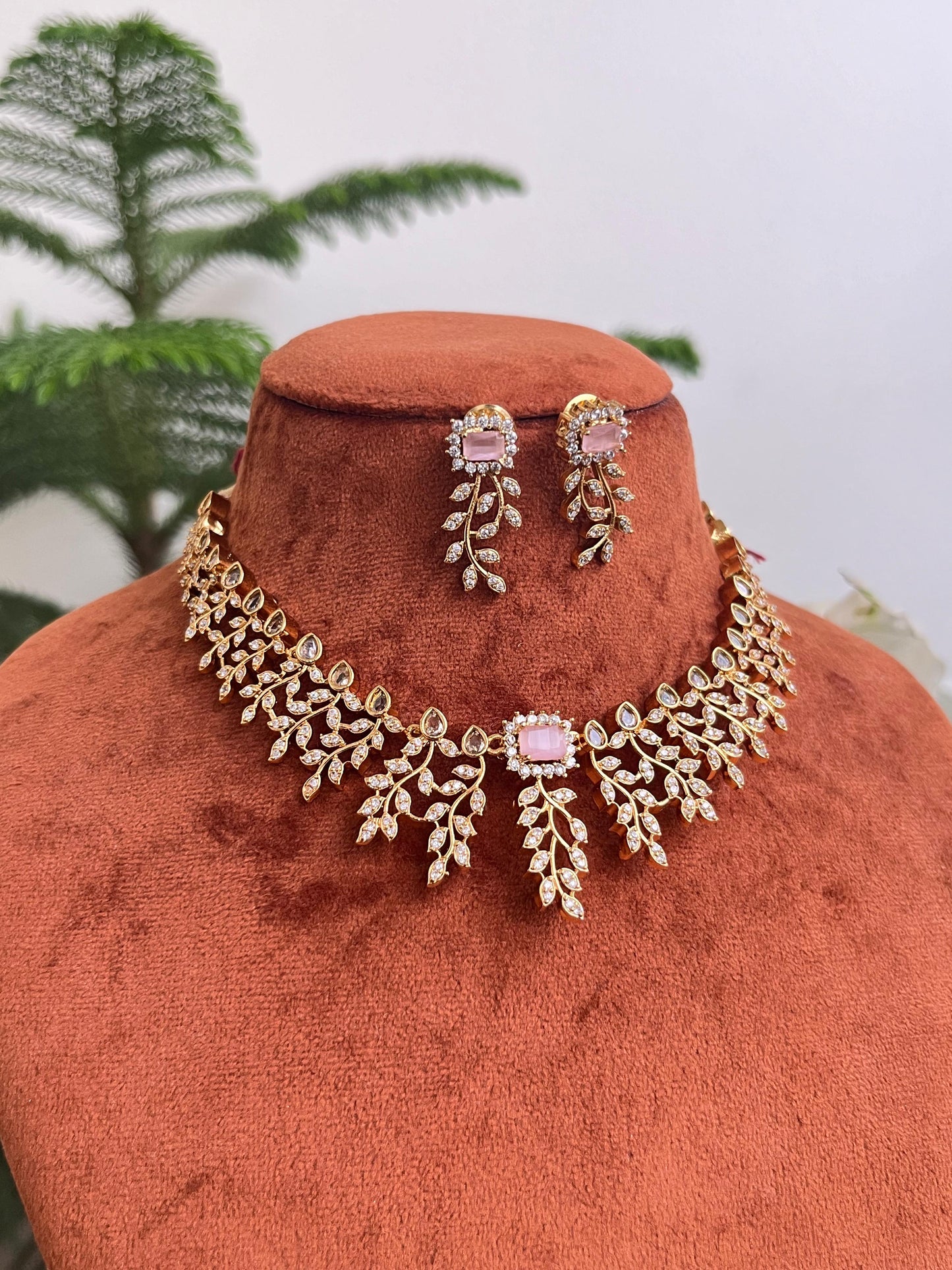Floral Vine Motif Necklace