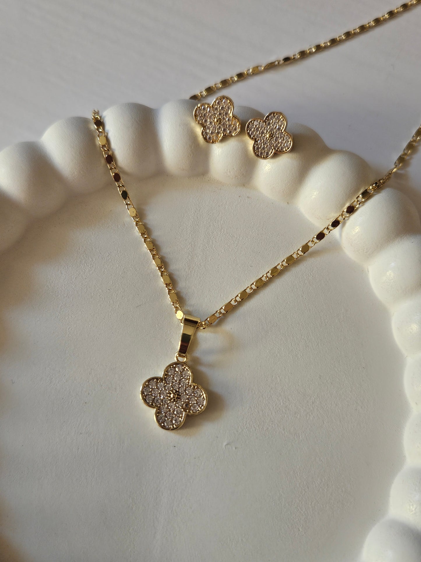 Studded Clover Necklace Set
